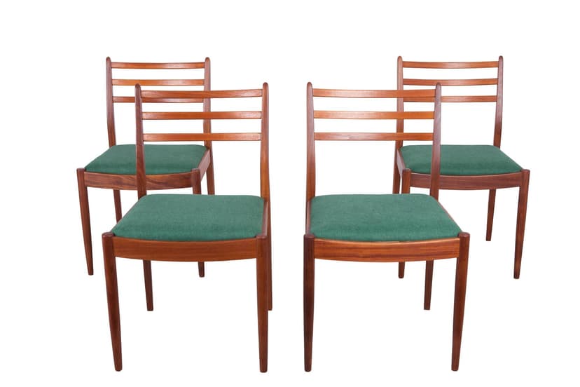 Komplet czterech krzeseł, teak, butelkowa zieleń, proj. V. Wilkins, G-Plan, Wielka Brytania, lata 60.