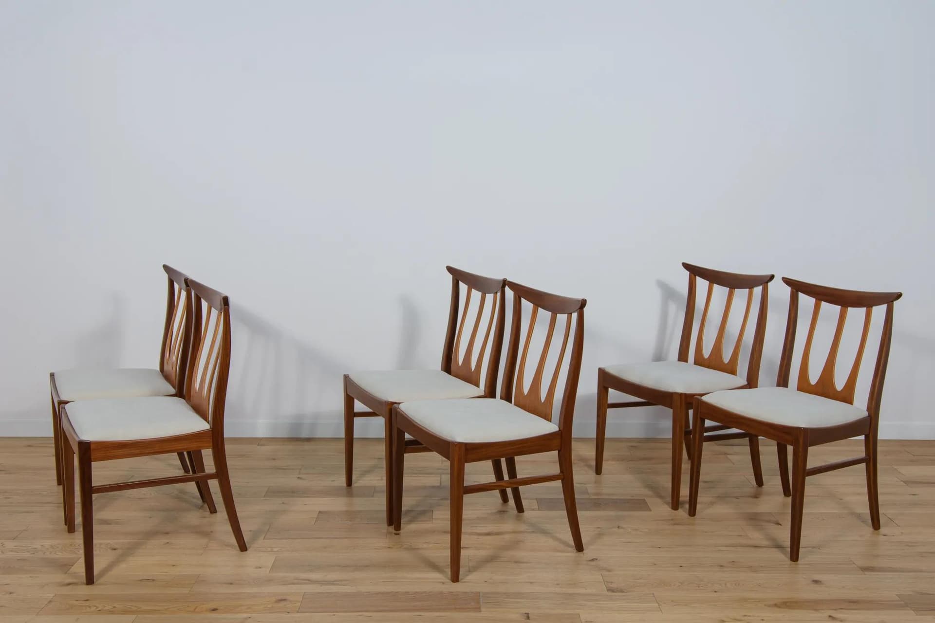 Komplet sześciu krzeseł Brasilia, teak brązowy, kremowa tkanina, G-Plan, Wielka Brytania, lata 50. - 70172