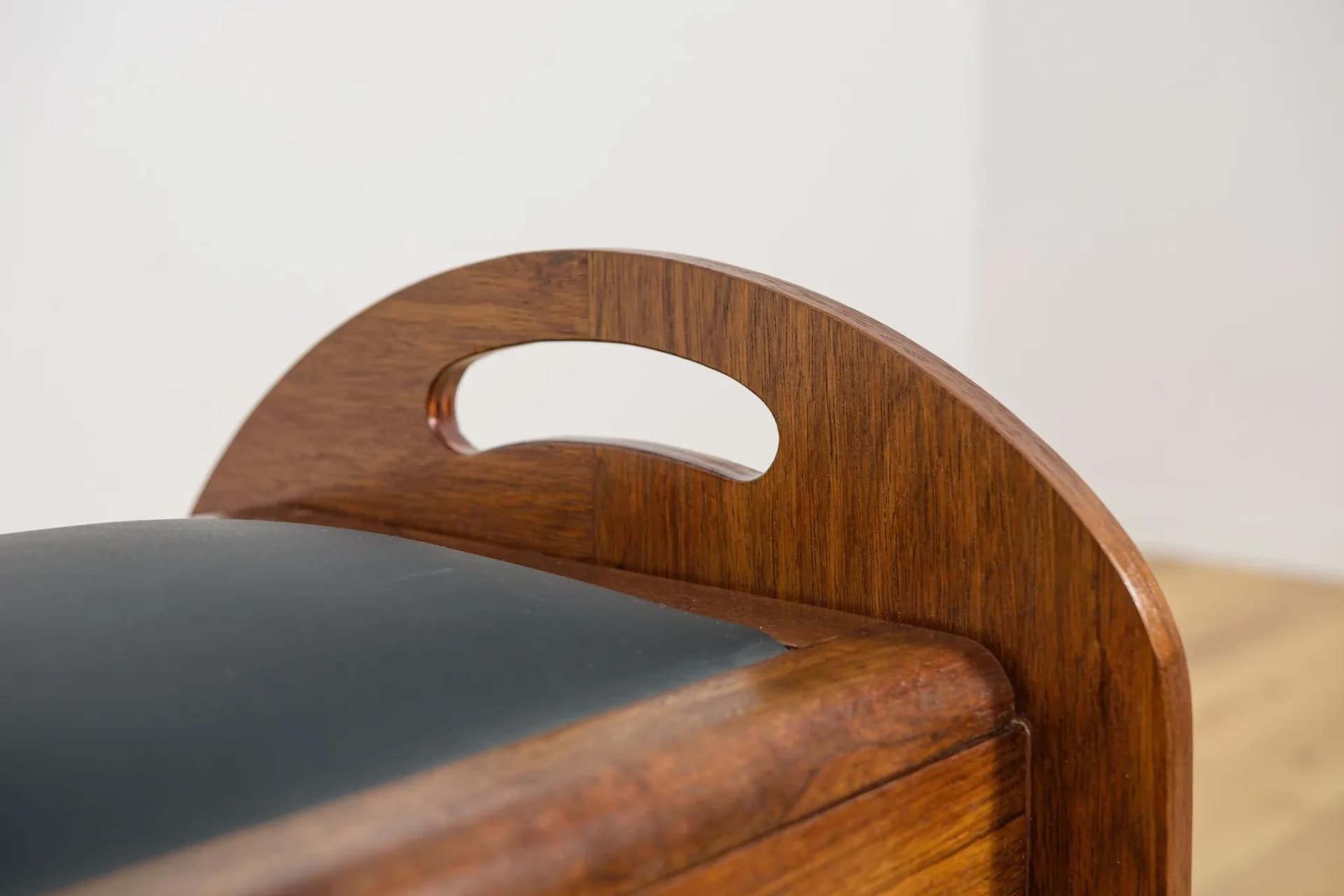 Pufa Art Deco, orzech brązowy, skóra czarna, Wielka Brytania, lata 30. - 70166