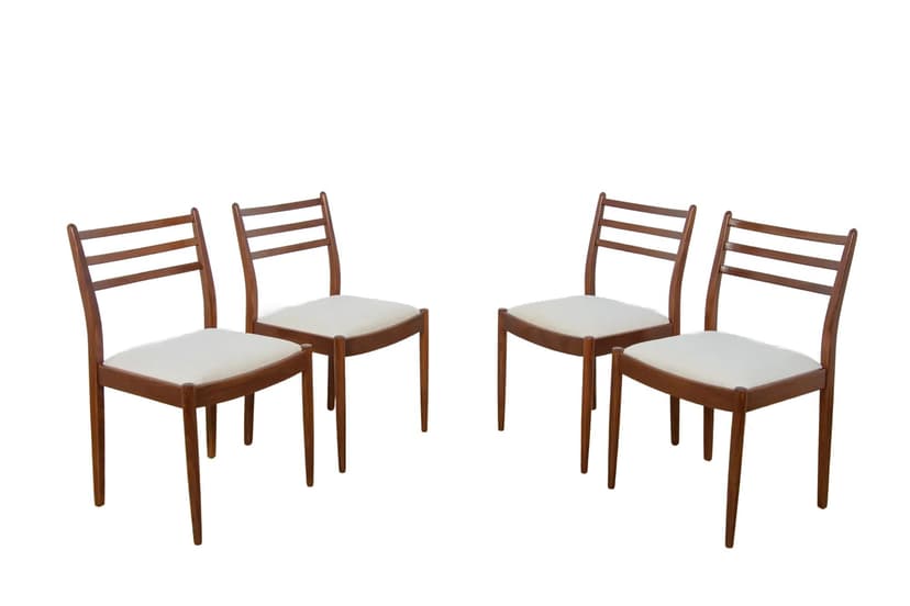 Komplet czterech krzeseł, teak brązowy jasny, tapicerka kremowa, proj. V. Wilkins, G-Plan, Wielka Brytania, lata 60.