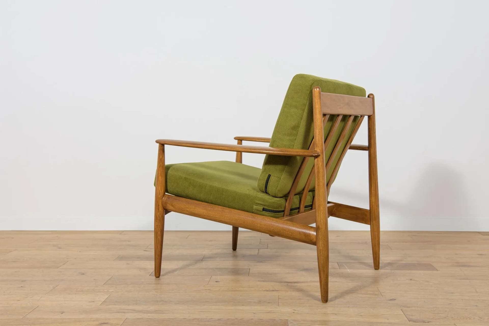 Armchair Model 118, green wool, brown beech, by G. Jalk, France & Son, Denmark, 1960s. - 70127