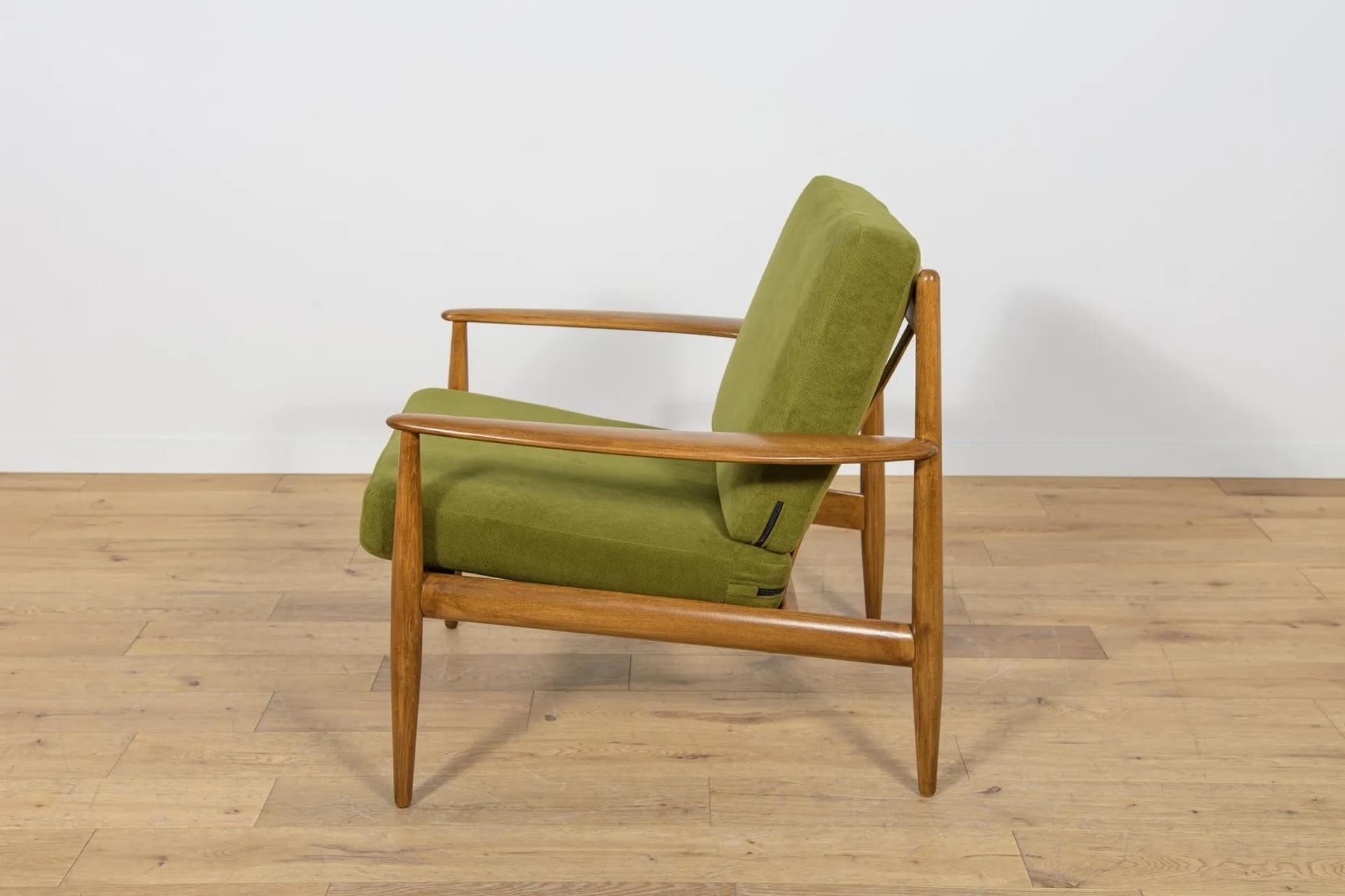 Armchair Model 118, green wool, brown beech, by G. Jalk, France & Son, Denmark, 1960s. - 70132