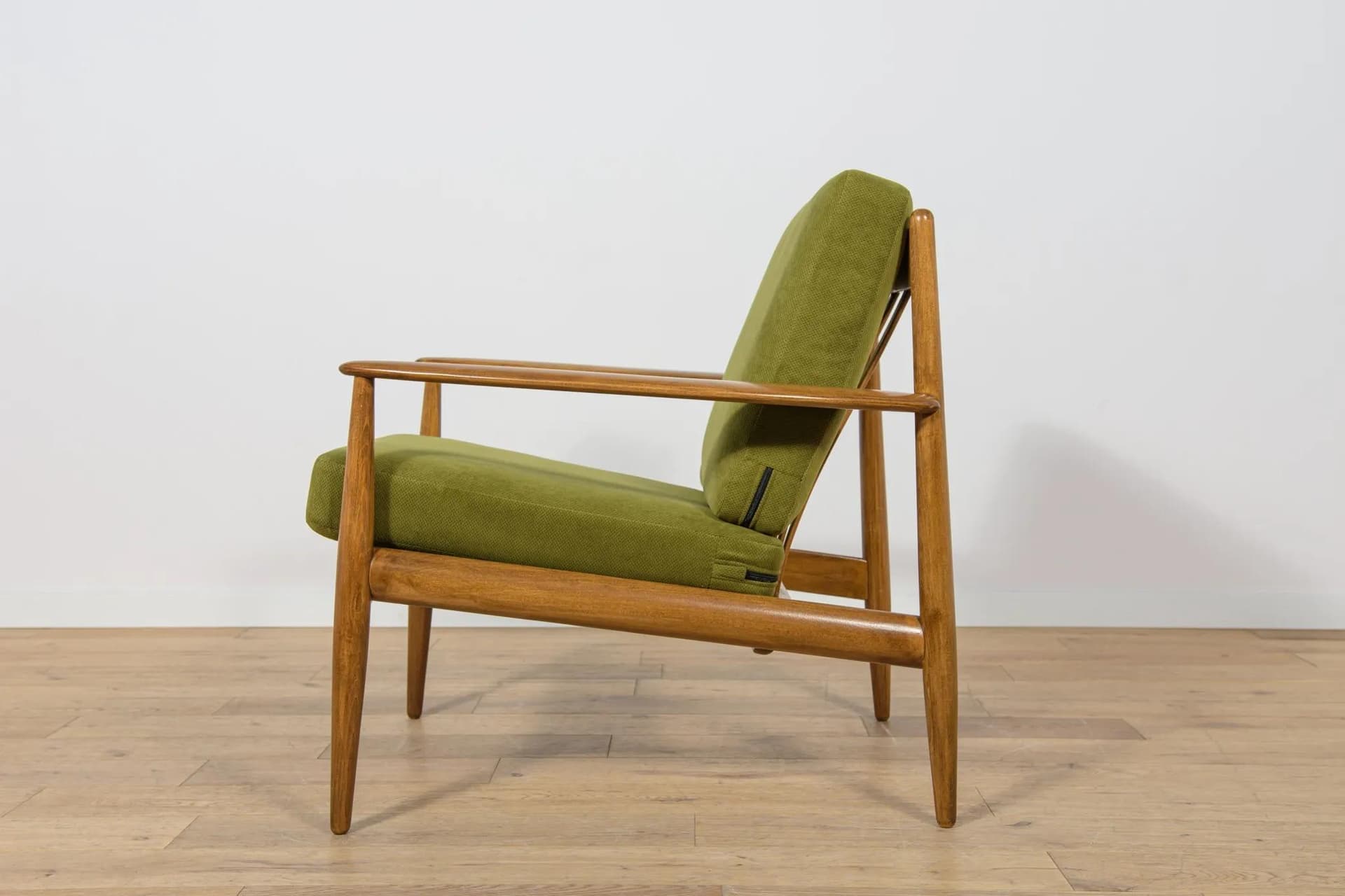 Armchair Model 118, green wool, brown beech, by G. Jalk, France & Son, Denmark, 1960s. - 70130