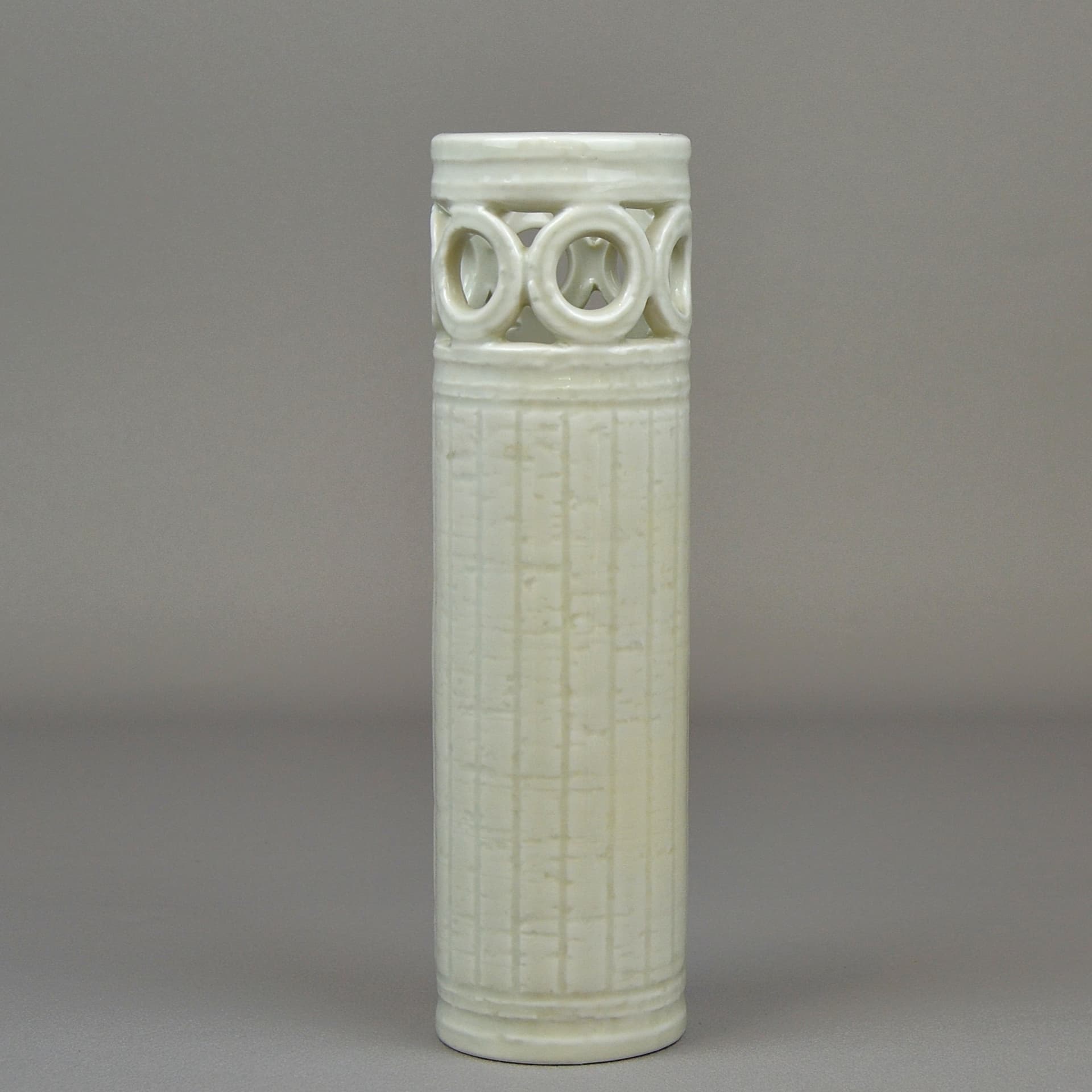 Wazon Olimpia, ceramika biała, proj. G. Nylund, Rörstrand, Szwecja, lata 40. - 520