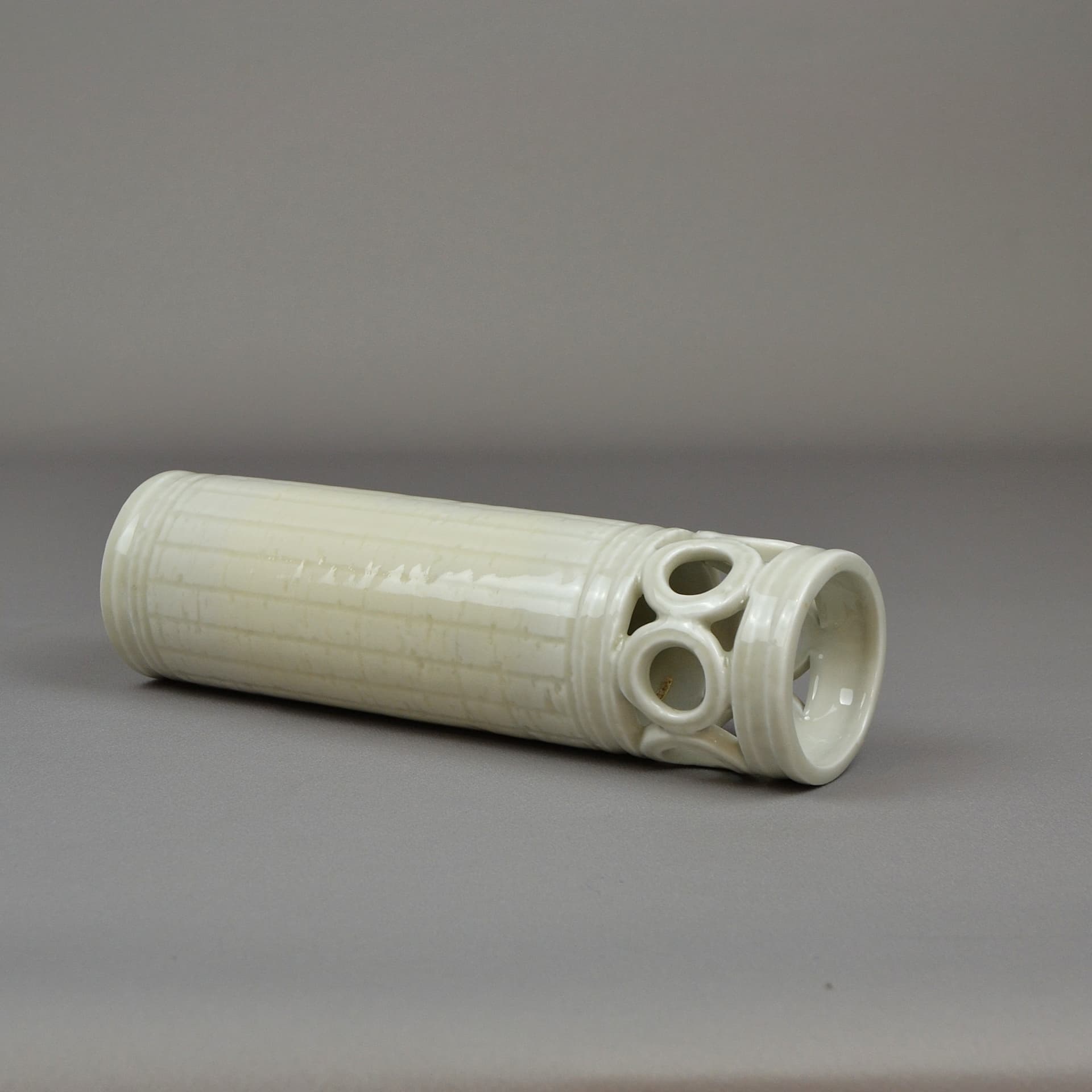 Wazon Olimpia, ceramika biała, proj. G. Nylund, Rörstrand, Szwecja, lata 40. - 525