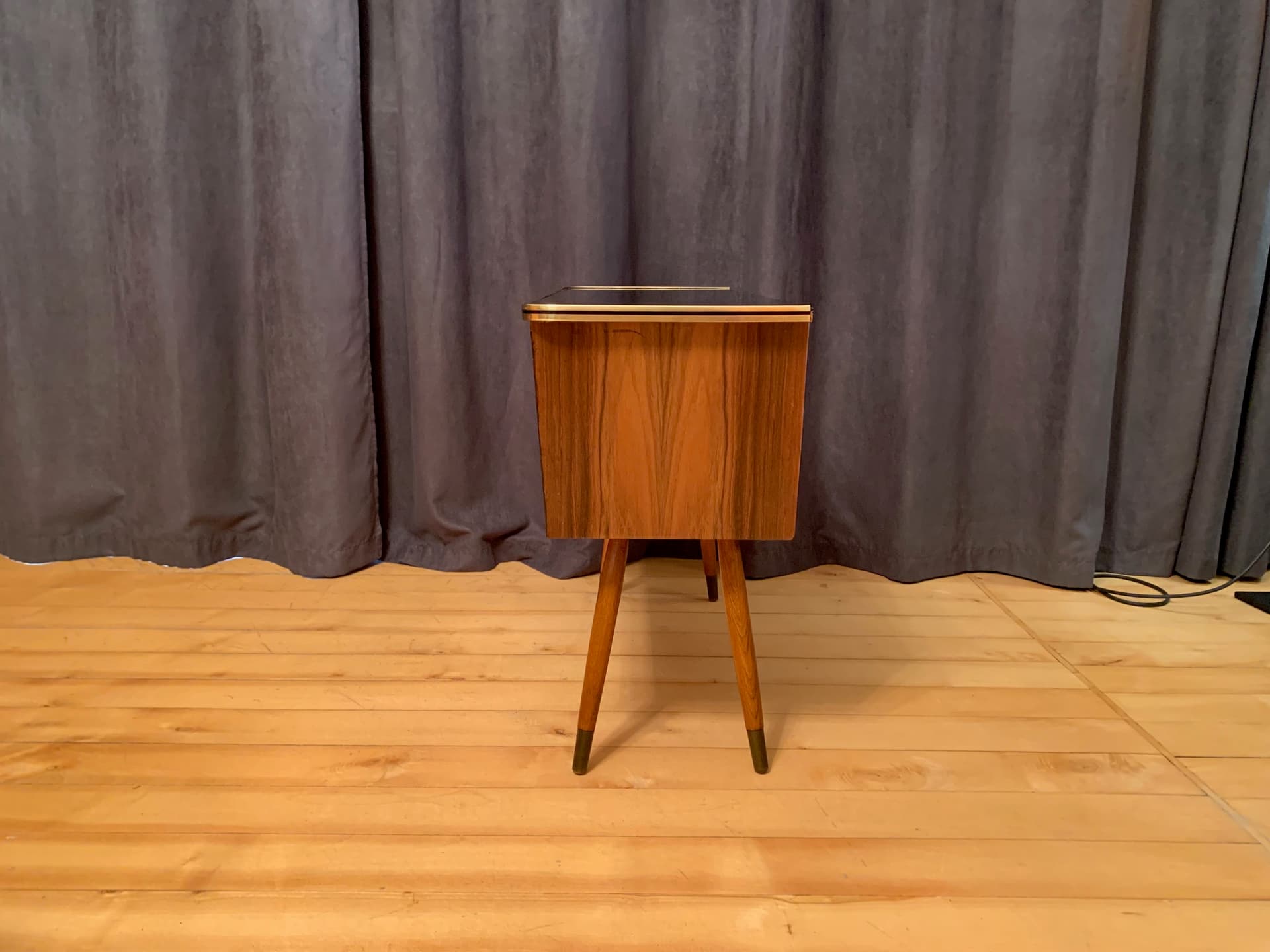 Komplet czterech krzeseł, drewno dąb, tkanina niebieska, proj. A. Šuman, TON, Czechy, lata 60. - 70083