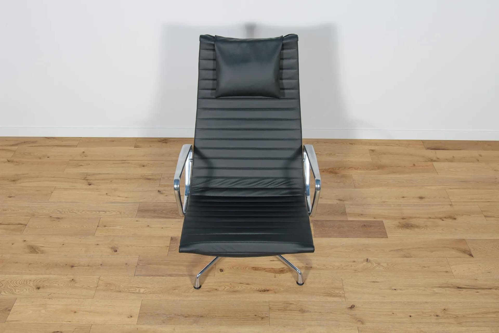 Lounge chair and ottoman EA124 & EA125, black leather, aluminium, by C. & R. Eames, Vitra, Germany, 1980s. - 70069
