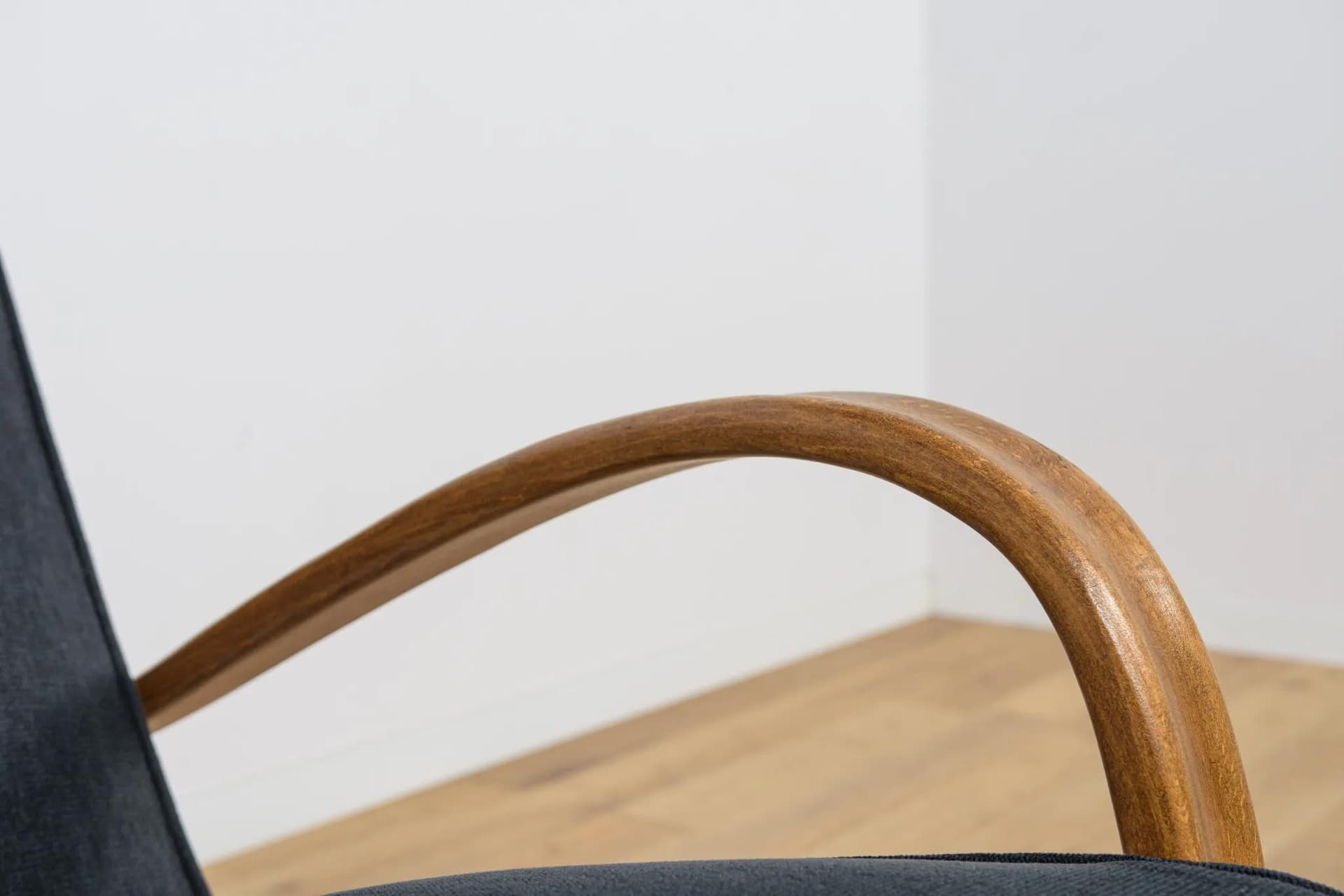 Fotel H-269, czarny, buk, proj. J. Halabala, UP Závody, Czechosłowacja, lata 30. - 70056