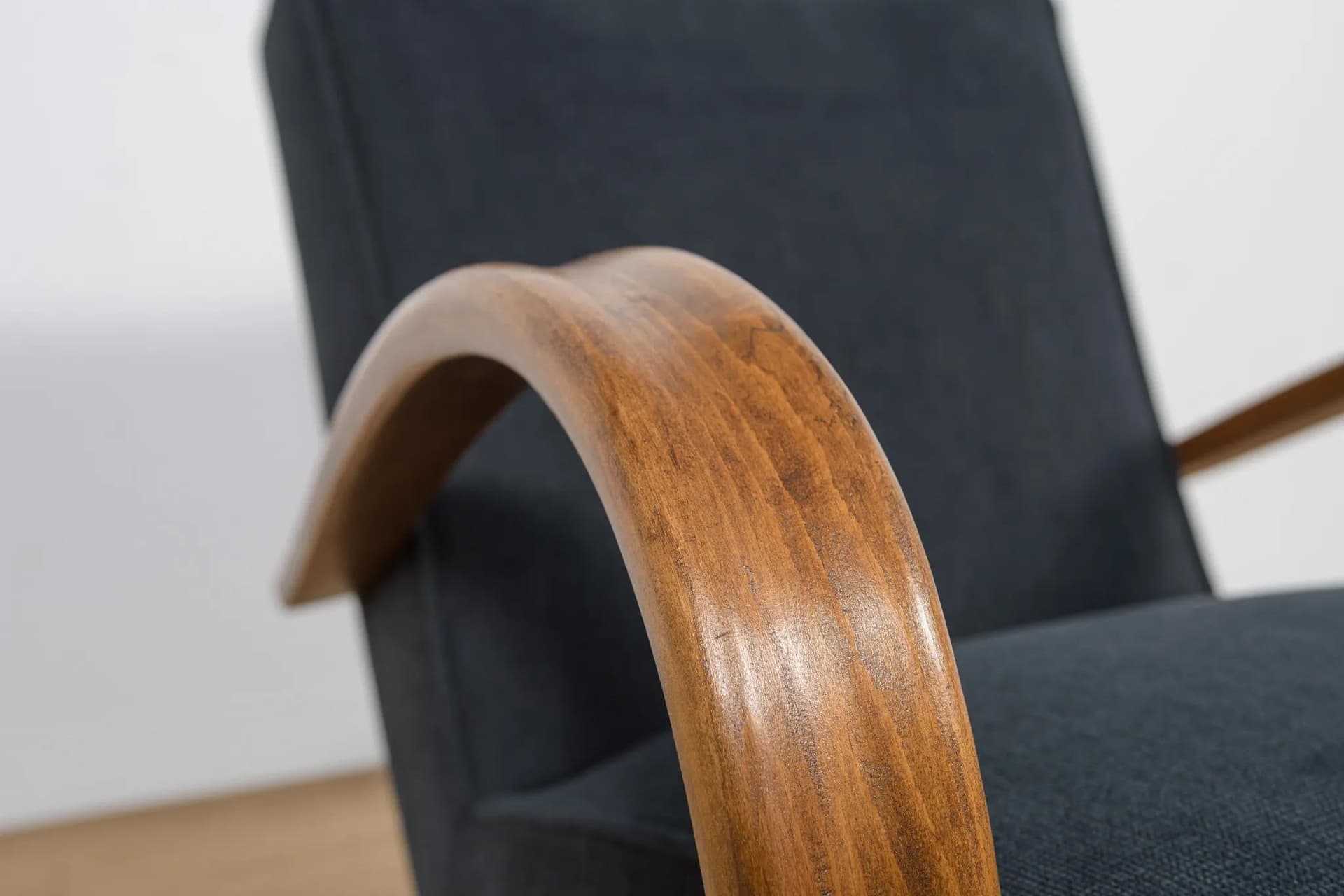 Fotel H-269, czarny, buk, proj. J. Halabala, UP Závody, Czechosłowacja, lata 30. - 70057