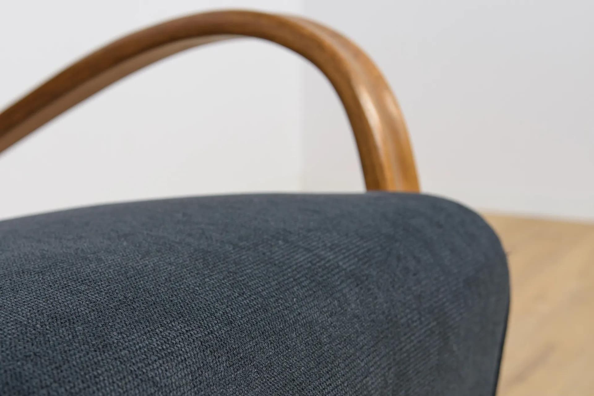 Fotel H-269, czarny, buk, proj. J. Halabala, UP Závody, Czechosłowacja, lata 30. - 70059