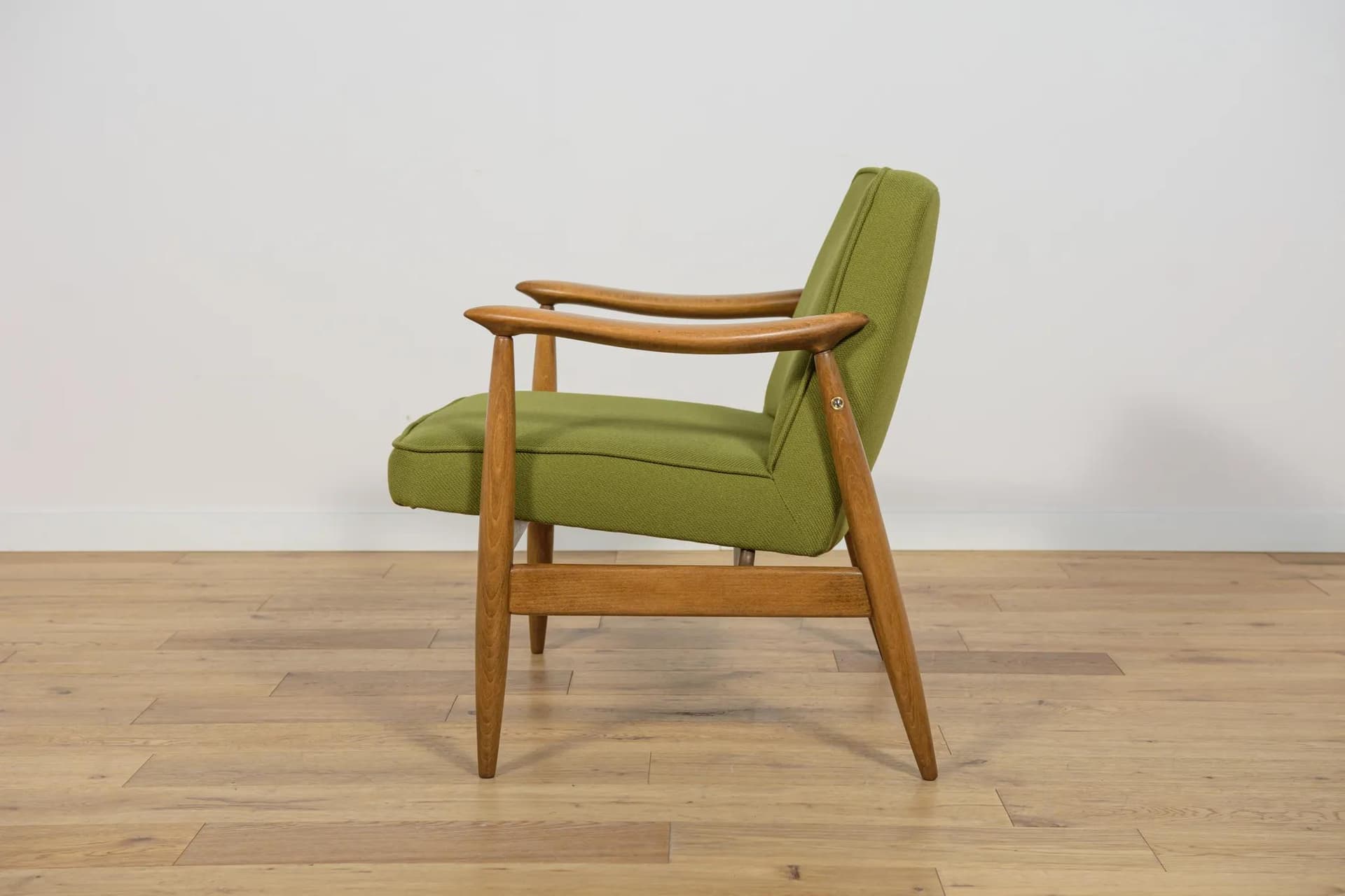 Fotel GFM-87, dąb, wełna zielona, proj. J. Kędziorek, Polska, lata 70. - 70033