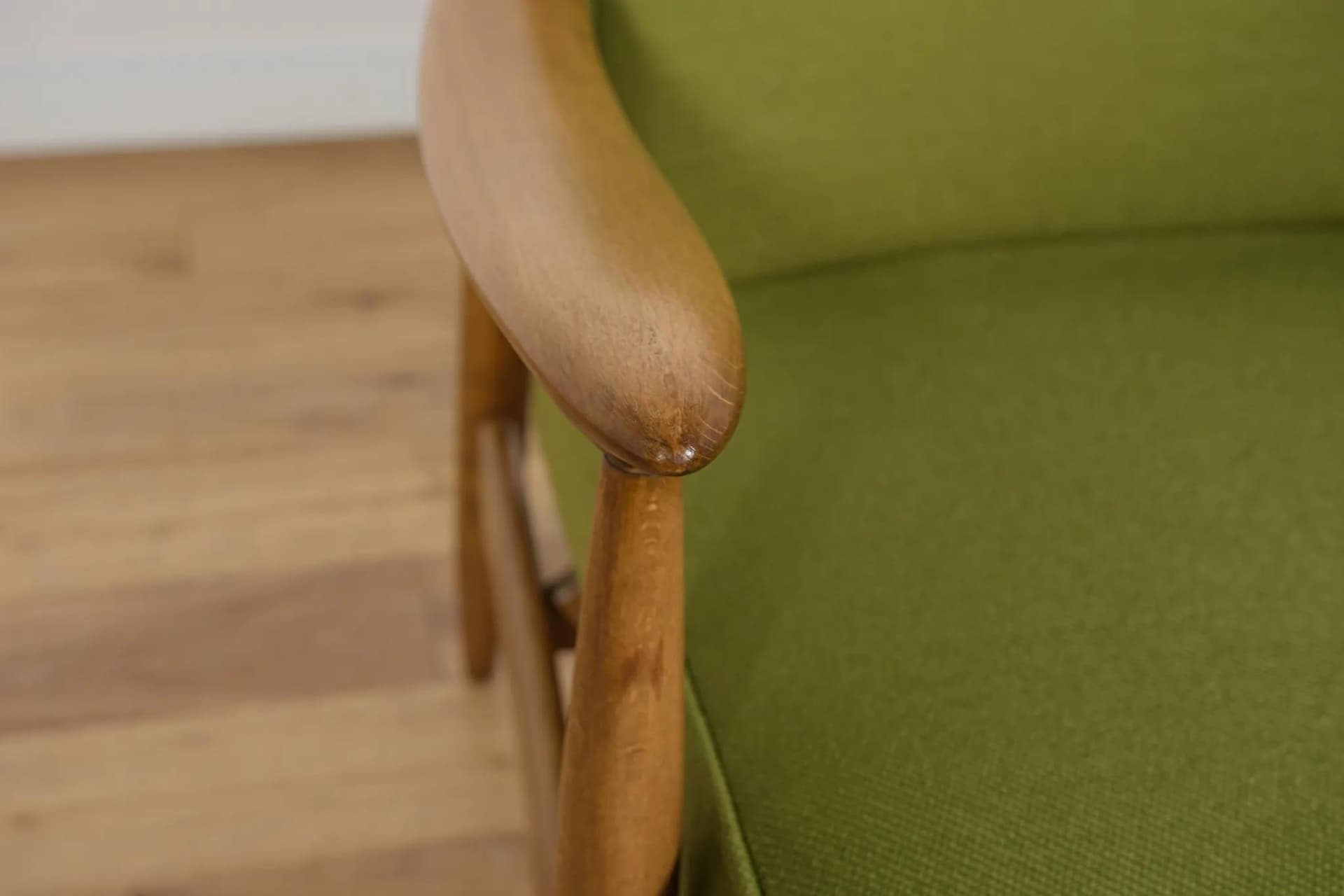 Fotel GFM-87, dąb, wełna zielona, proj. J. Kędziorek, Polska, lata 70. - 70041