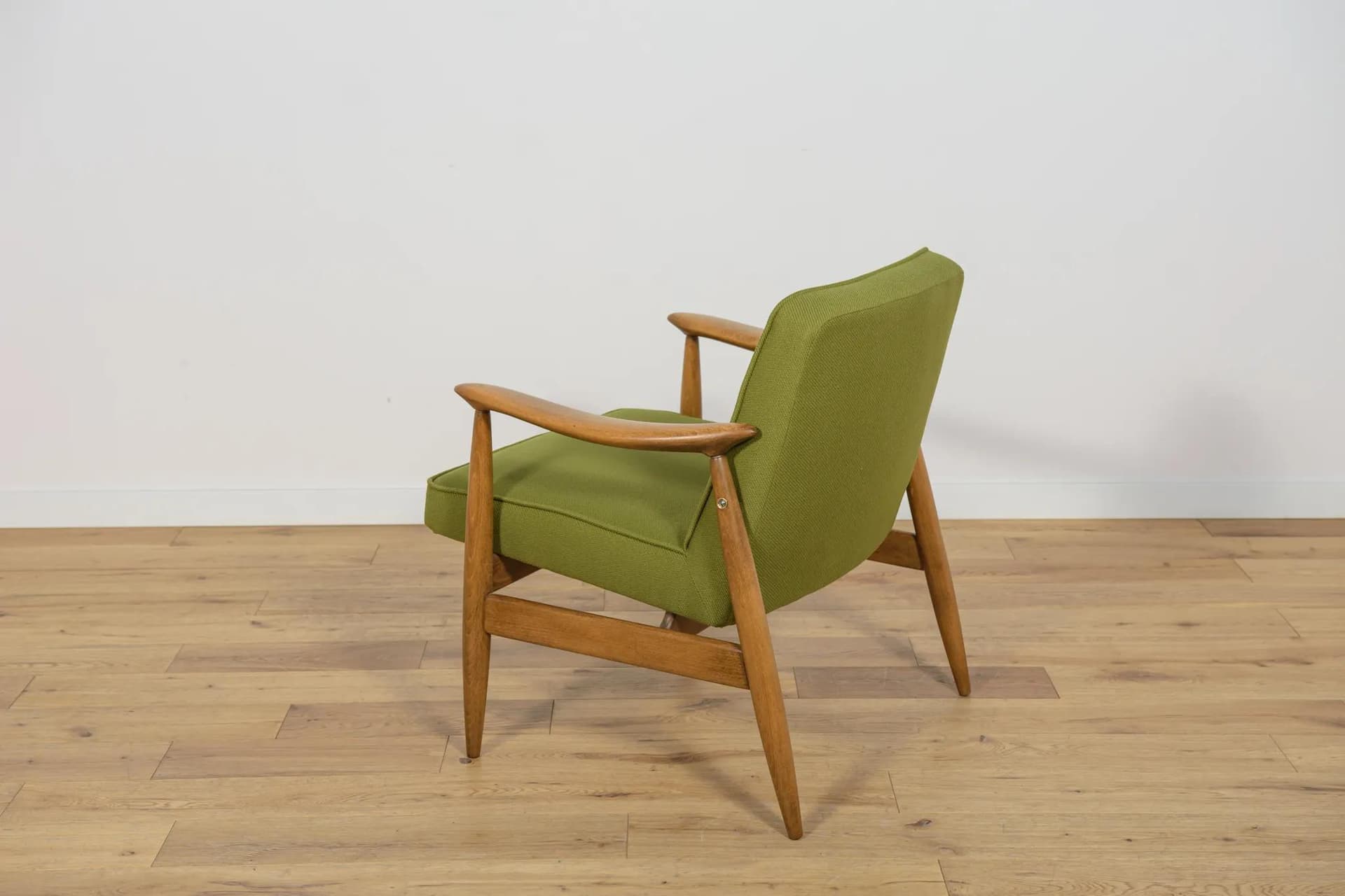 Fotel GFM-87, dąb, wełna zielona, proj. J. Kędziorek, Polska, lata 70. - 70035