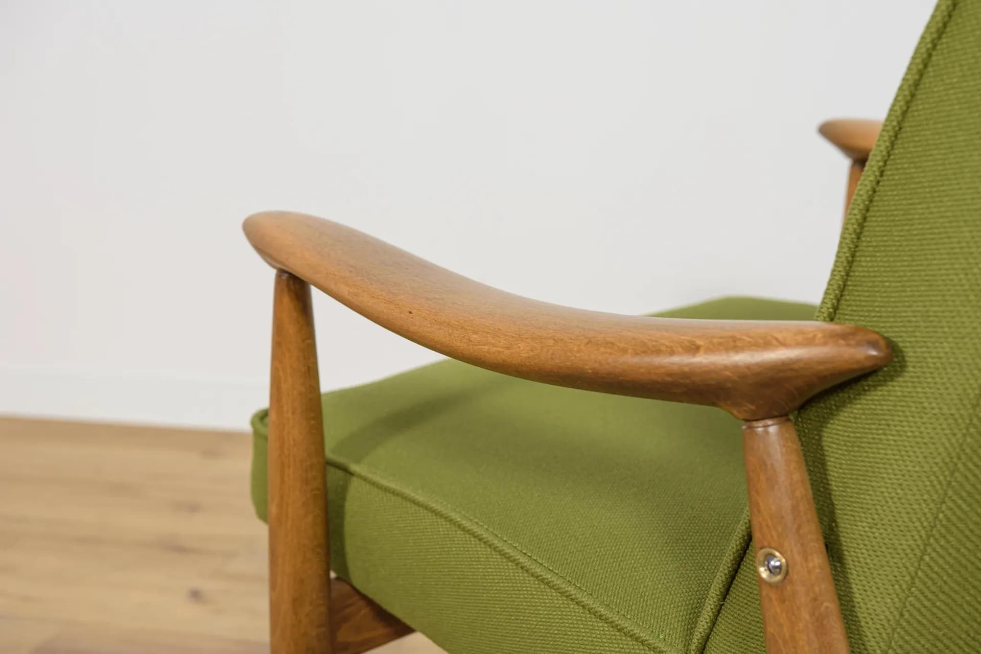 Fotel GFM-87, dąb, wełna zielona, proj. J. Kędziorek, Polska, lata 70. - 70040