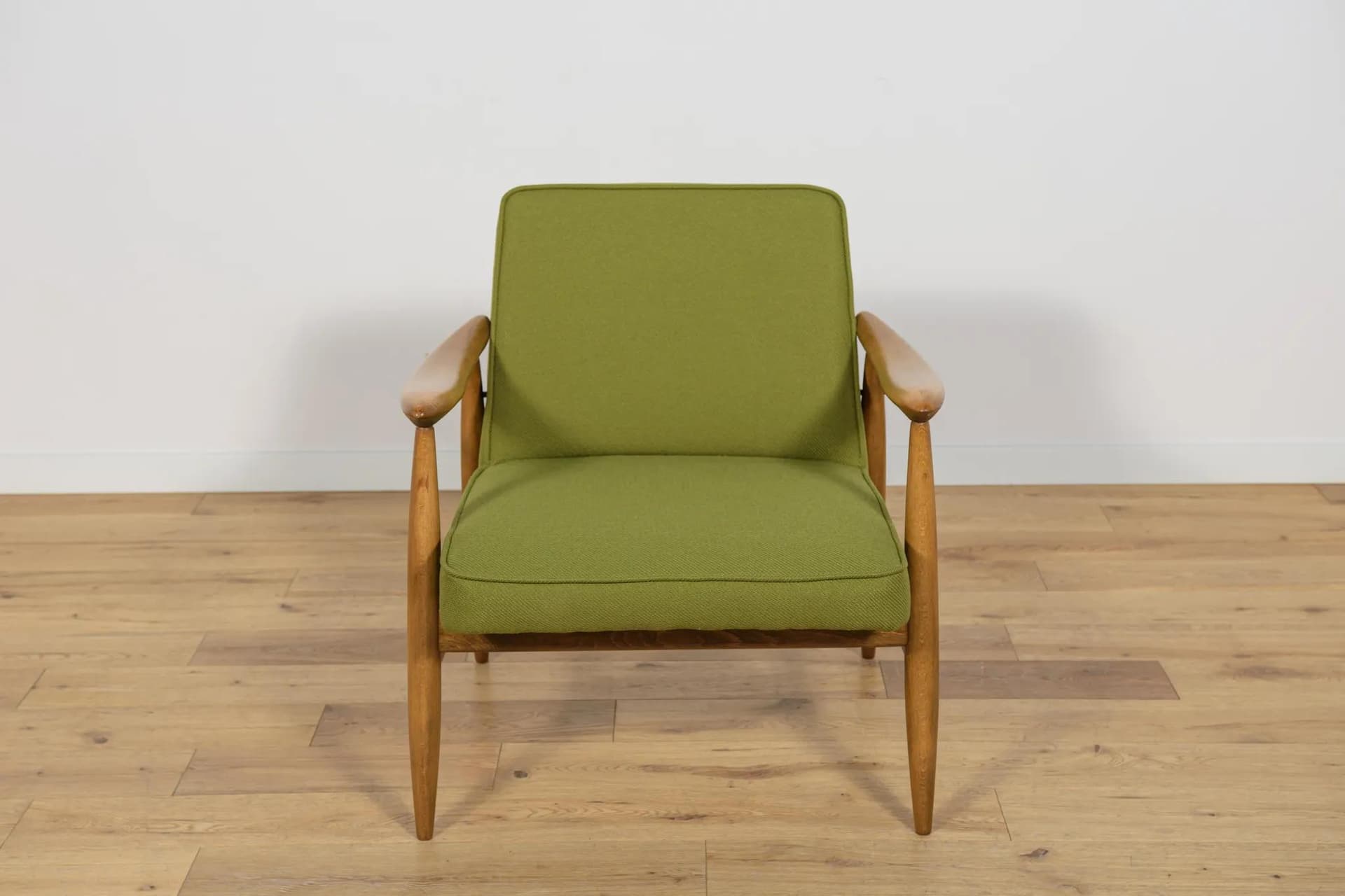 Fotel GFM-87, dąb, wełna zielona, proj. J. Kędziorek, Polska, lata 70. - 70036
