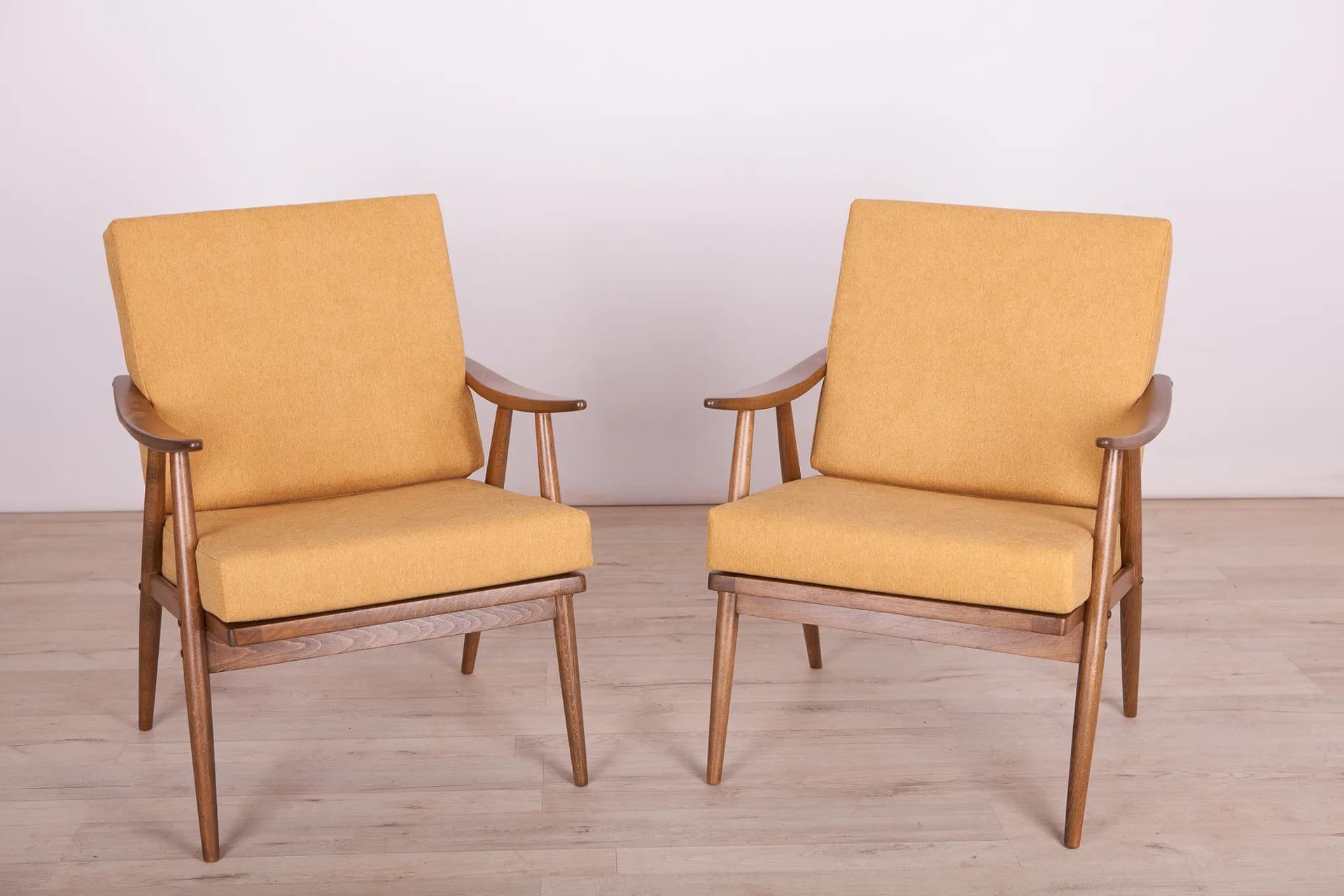 Para foteli, żółta tkanina, buk orzech, TON, Czechosłowacja, lata 60. - 70027