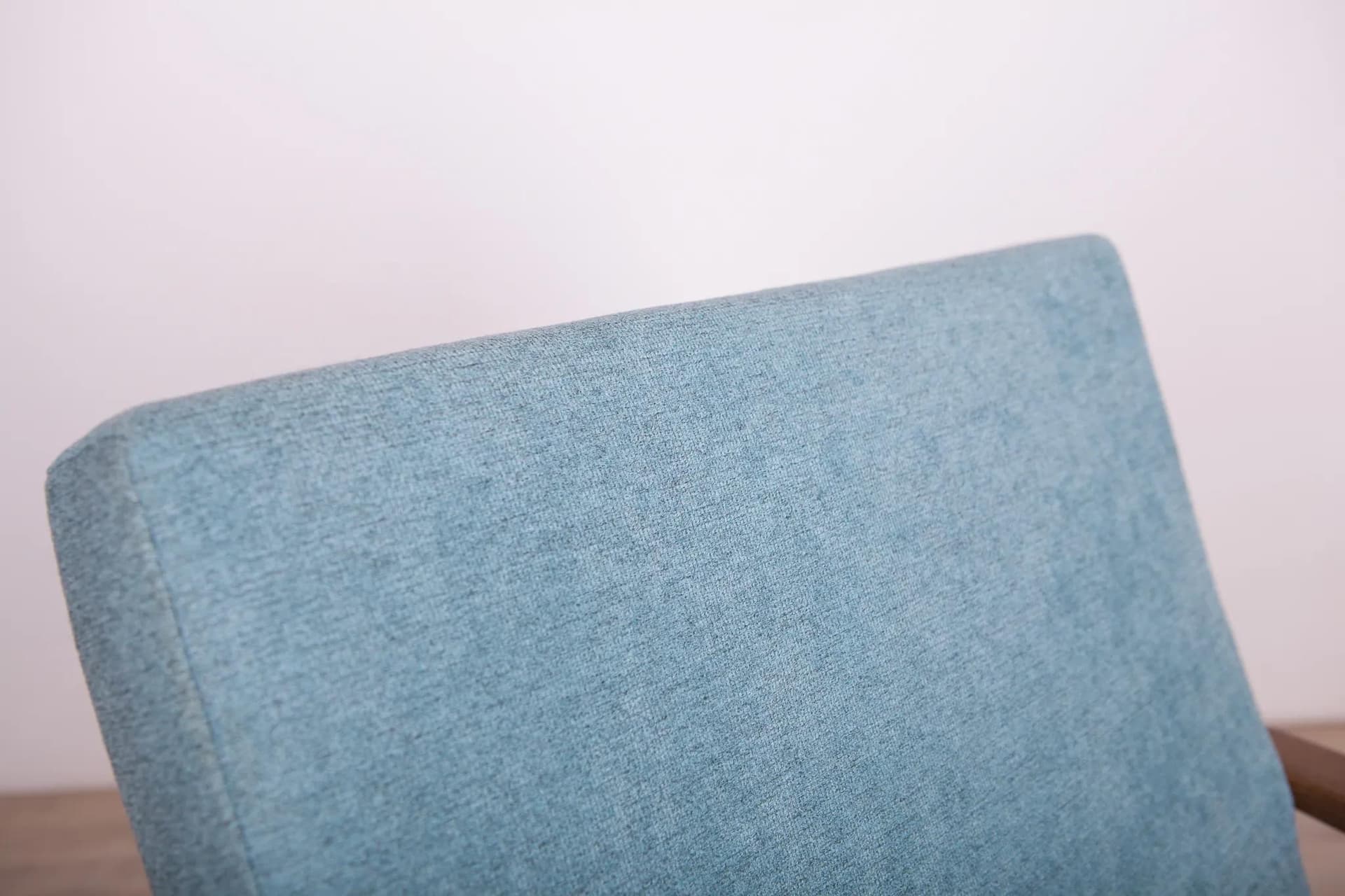 Fotel, buk orzech, tapicerka błękitna, TON, Czechosłowacja, lata 60. - 69978