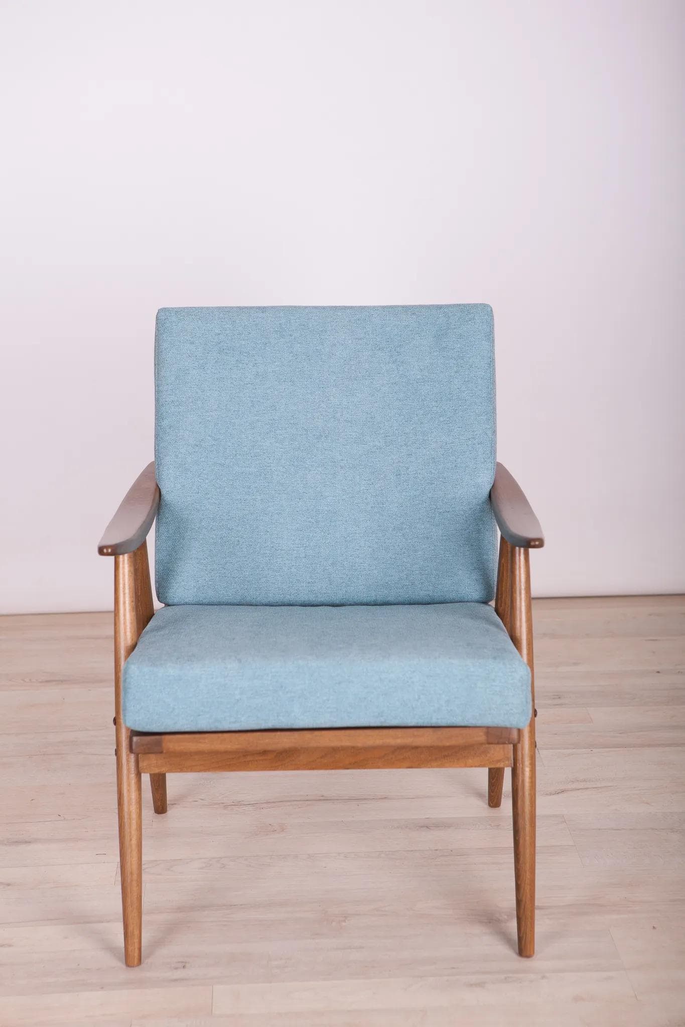 Fotel, buk orzech, tapicerka błękitna, TON, Czechosłowacja, lata 60. - 69979