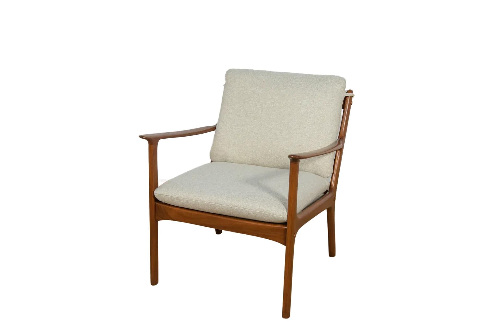 Fotel PJ112, mahoń ciemny, tkanina beżowa, proj. O. Wanscher, Poul Jeppesens Møbelfabrik, Dania, lata 60.