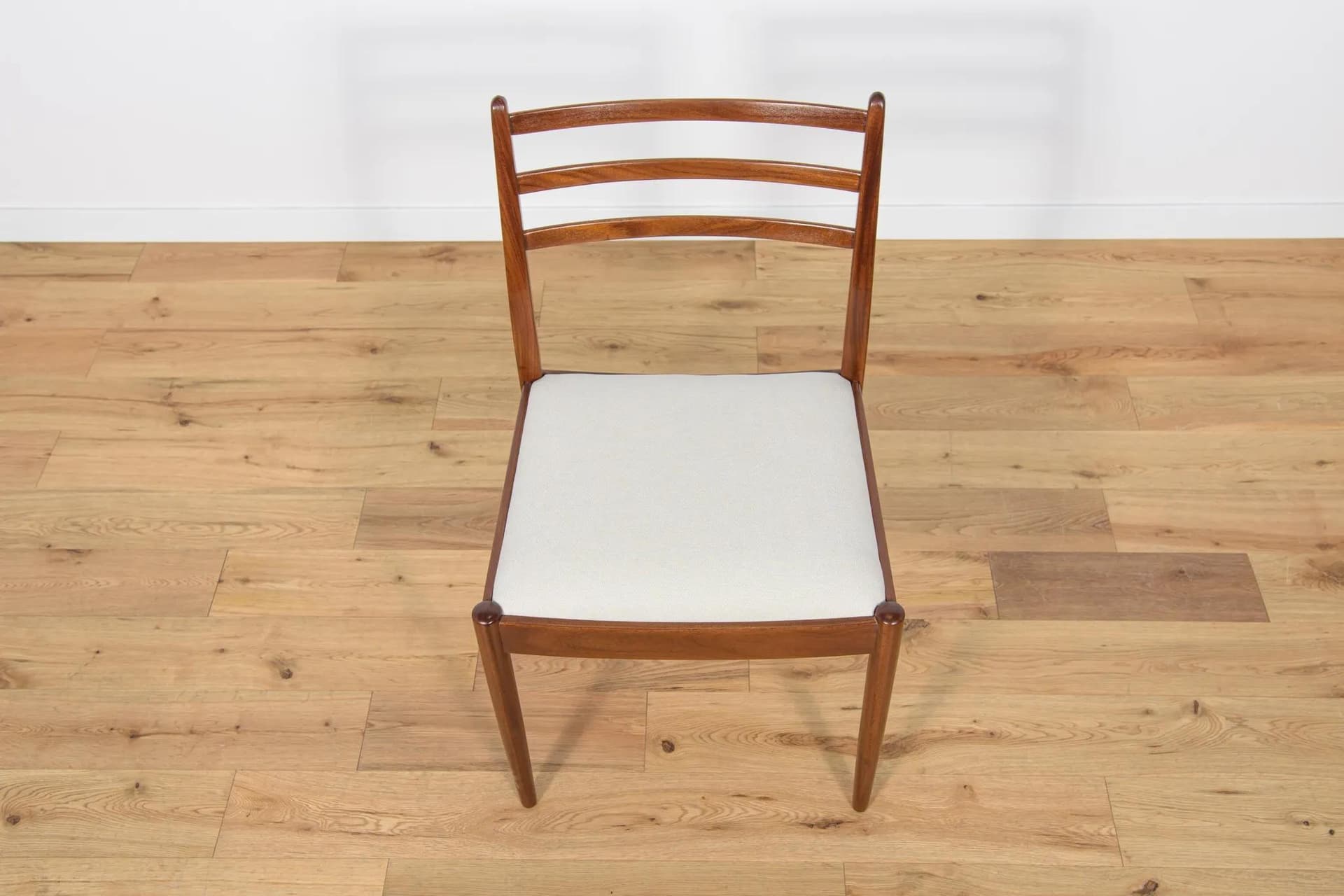 Krzesło, teak brązowy, tkanina beżowa, proj. V. Wilkins, G-Plan, Wielka Brytania, lata 60. - 69810