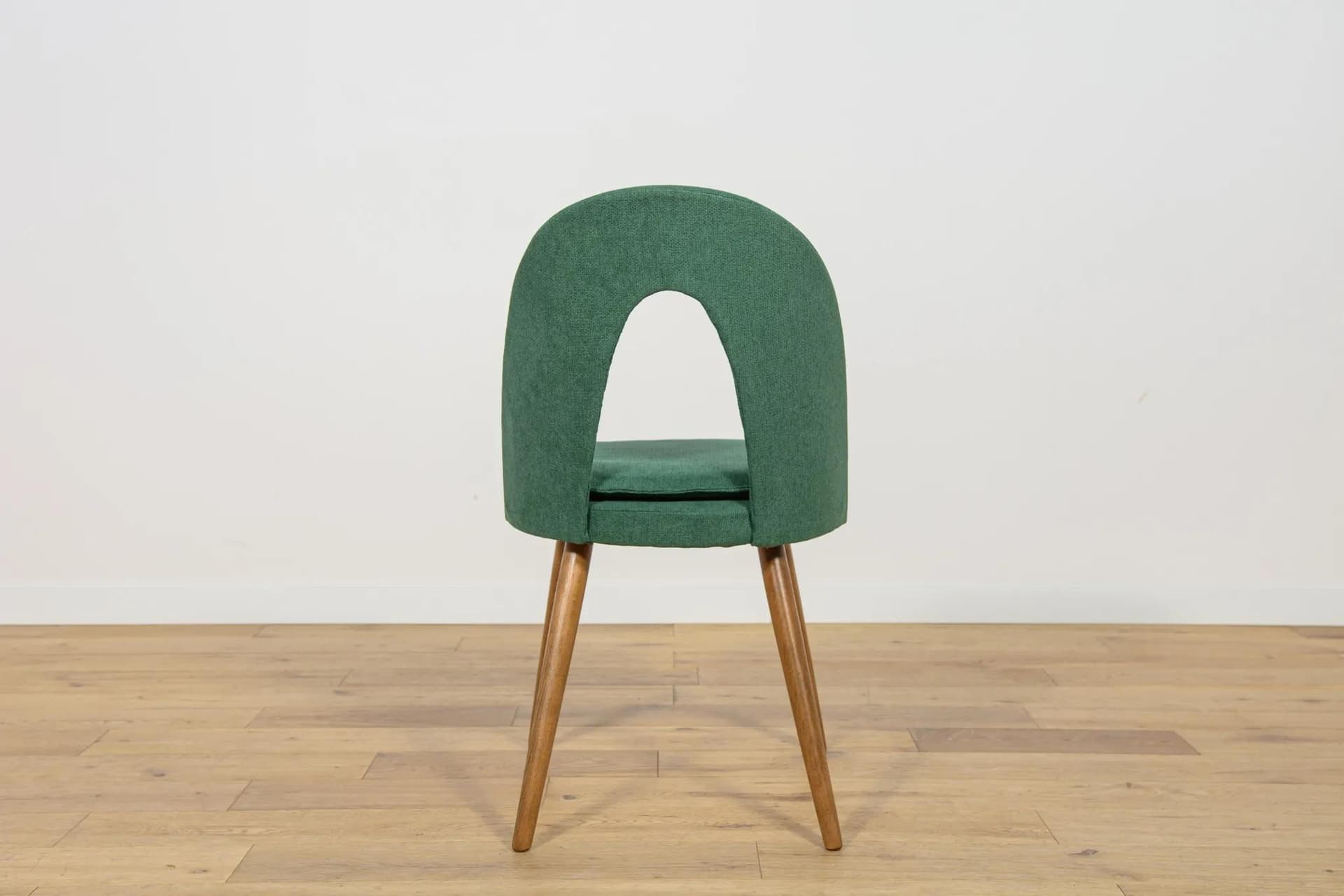 Komplet dwóch krzeseł, butelkowa zieleń, drewno, proj. A. Suman, Czechy, lata 60. - 69779