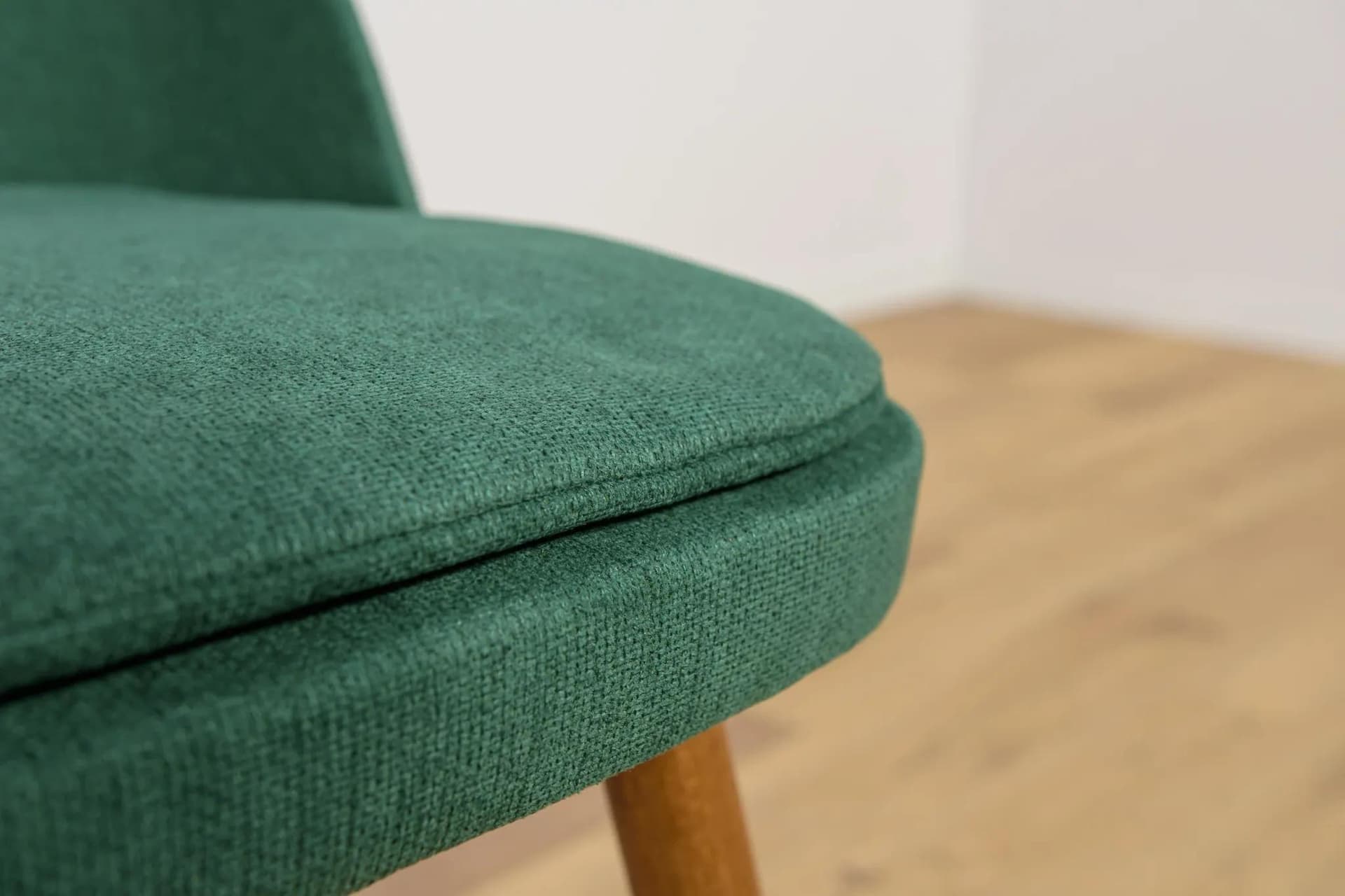 Komplet dwóch krzeseł, butelkowa zieleń, drewno, proj. A. Suman, Czechy, lata 60. - 69777