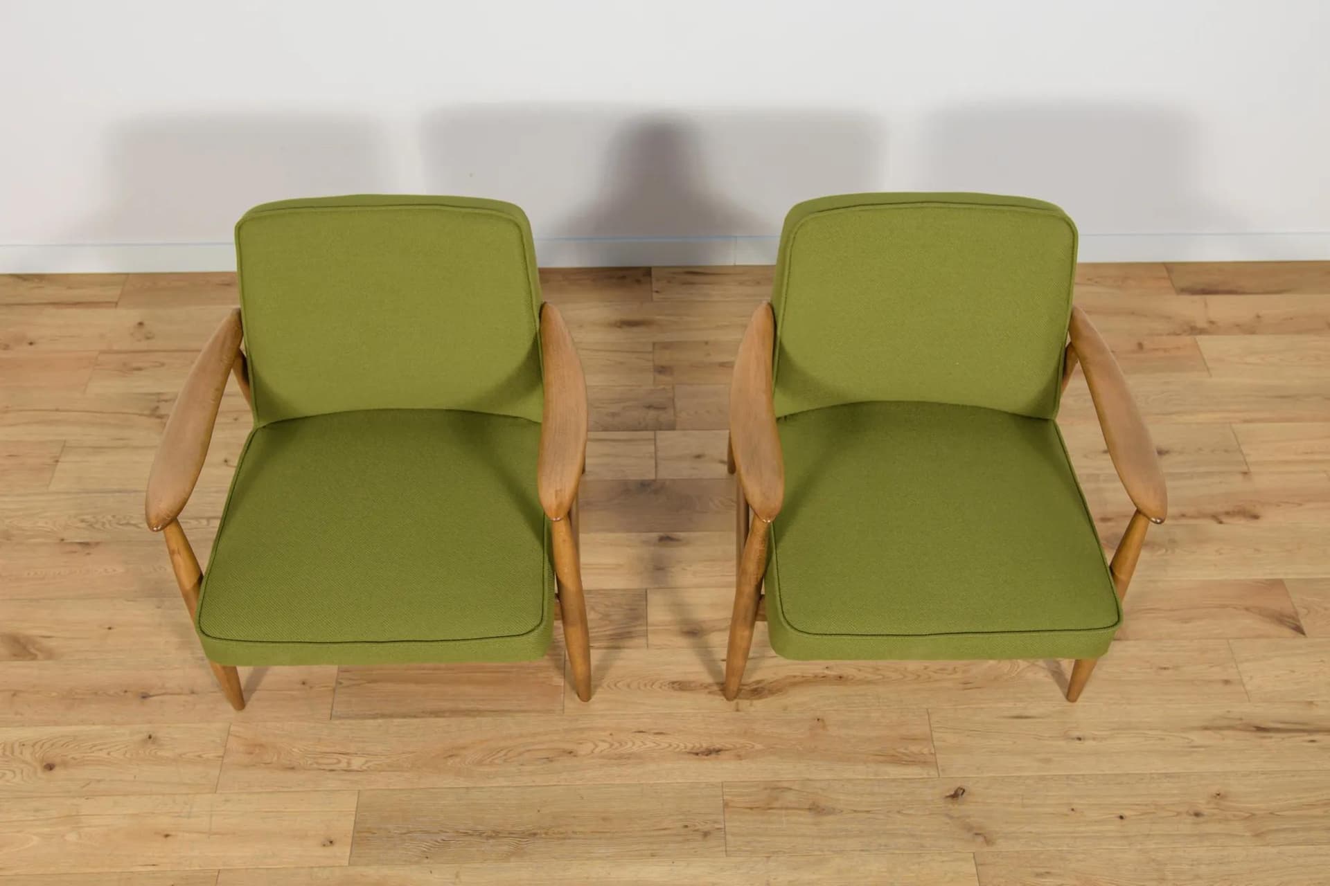 Para foteli GFM-87, oliwkowy, dąb, proj. J. Kędziorek, Polska, lata 70. - 69769