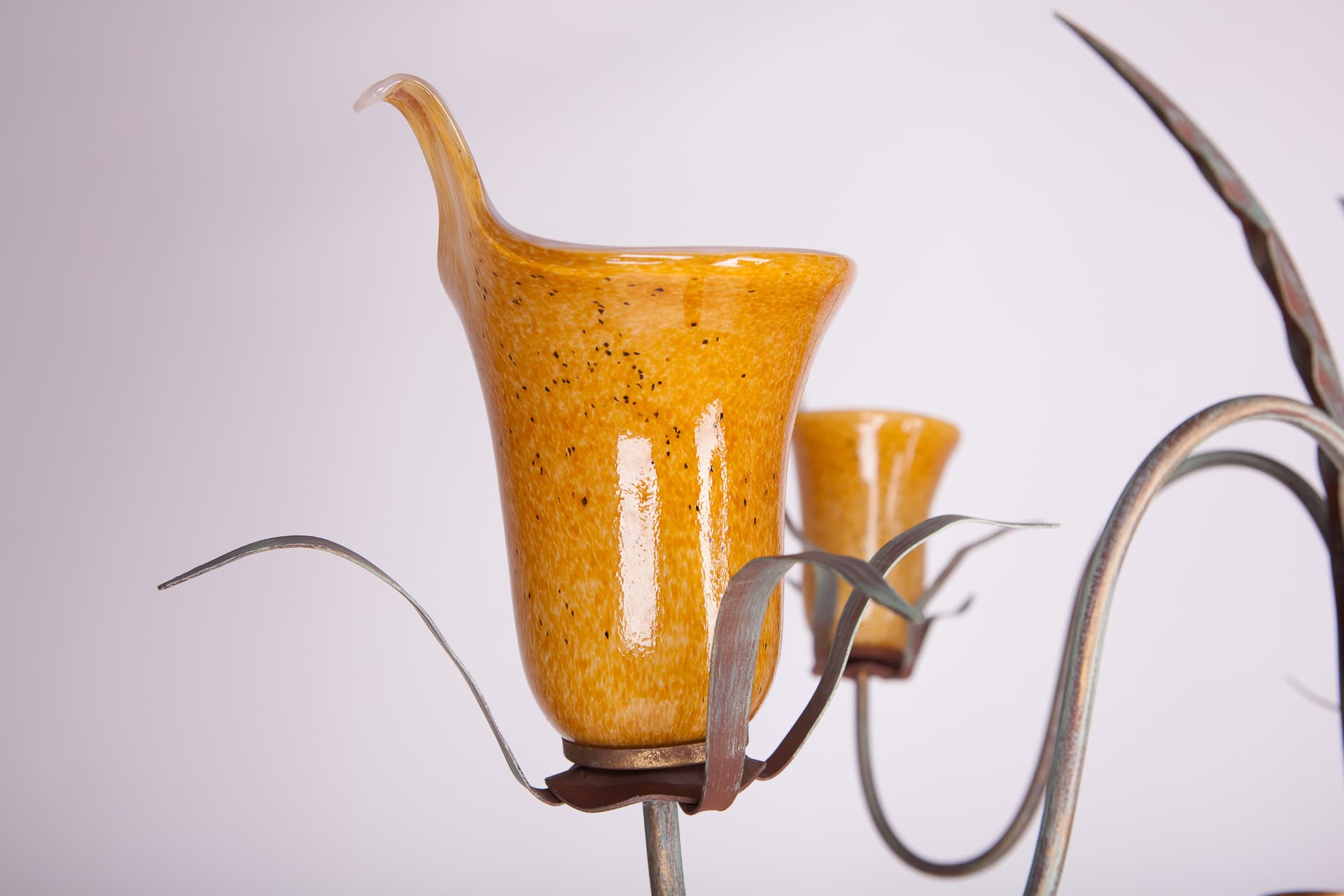 Żyrandol neosecesyjny, żółty, metal, porcelana, Włochy, lata 70. - 69760