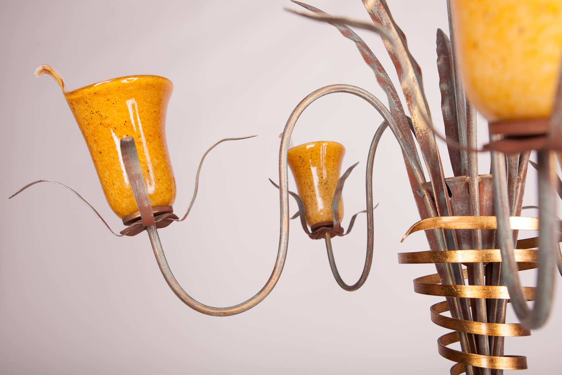 Żyrandol neosecesyjny, żółty, metal, porcelana, Włochy, lata 70. - 69762