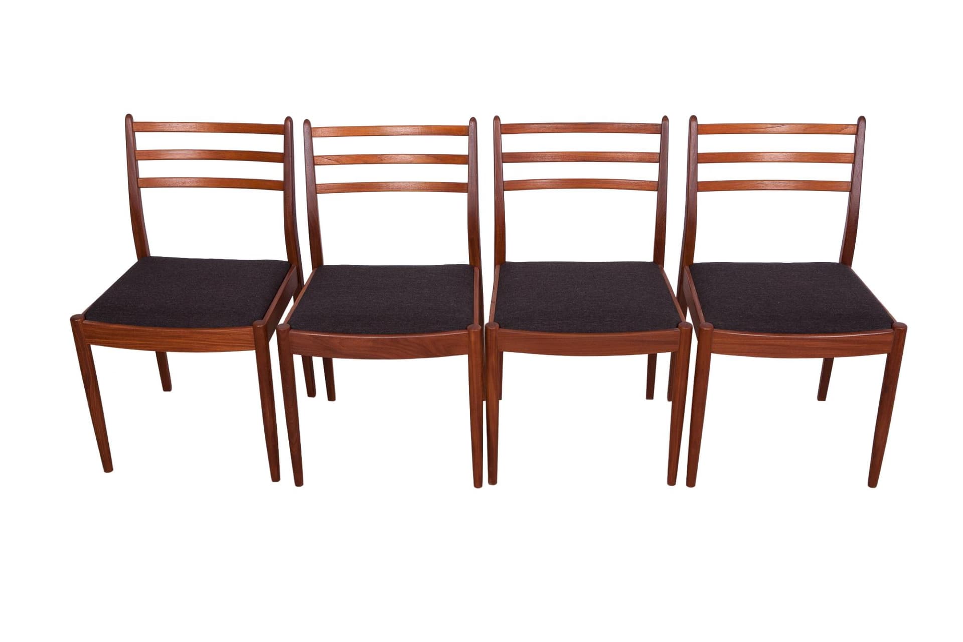 Komplet czterech krzeseł, teak czarny, proj. V. Wilkins, G-Plan, Wielka Brytania, lata 60.