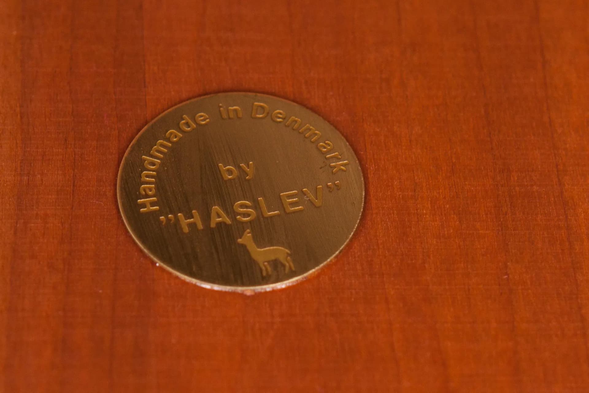 Stolik kawowy, czereśnia brązowy, proj. S. Hansen, Haslev Møbelfabrik, Dania, lata 90. - 72854