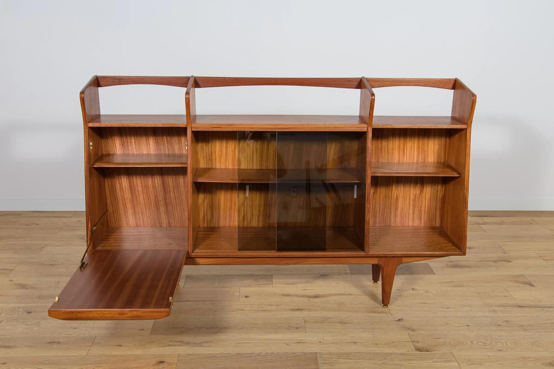 Bookcase, brown, teak, McIntosh, United Kingdom, 1960s. - 72738