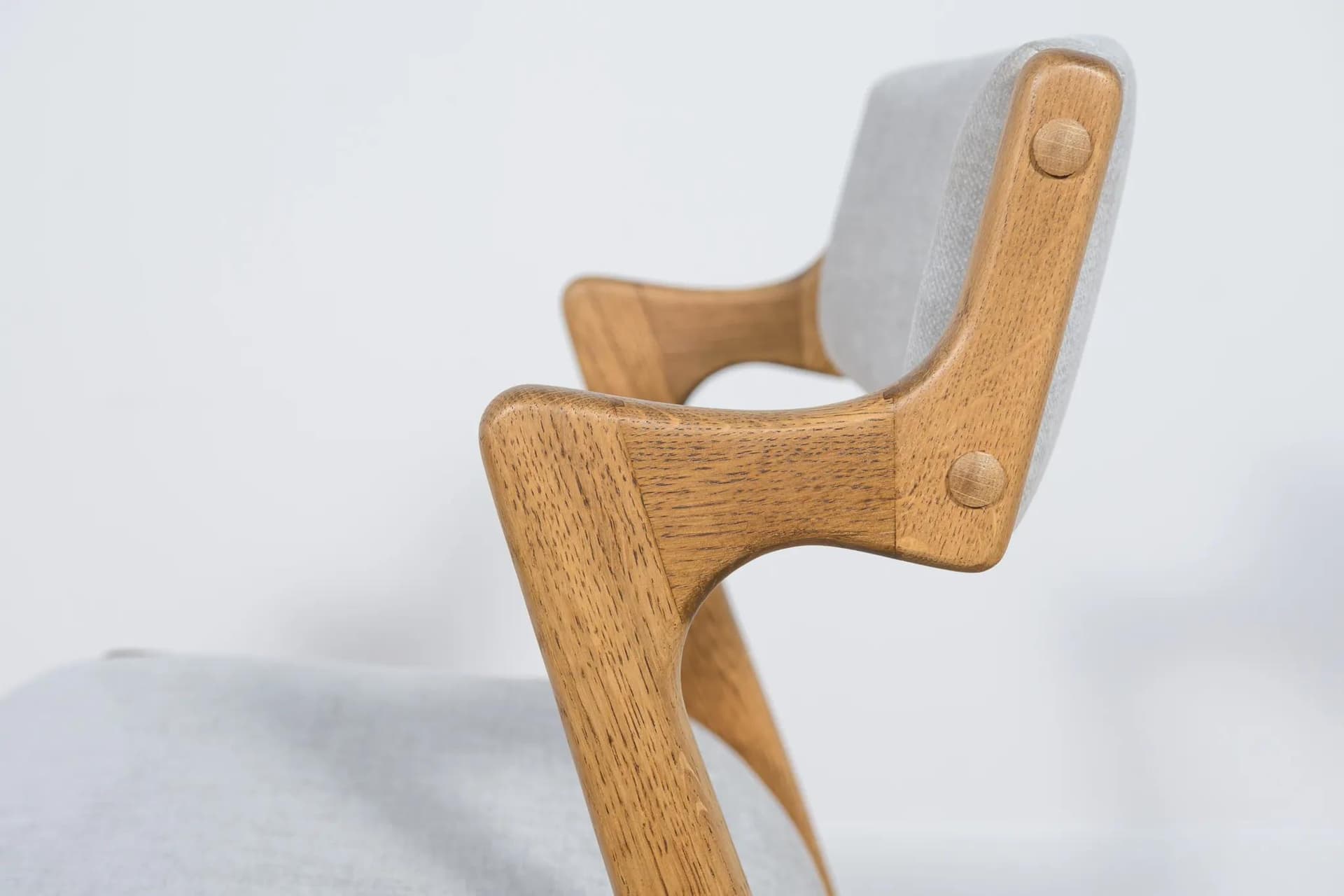 Komplet czterech krzeseł, dąb brązowy, wełna szara, Nova Mobler, Dania, lata 60. - 72625