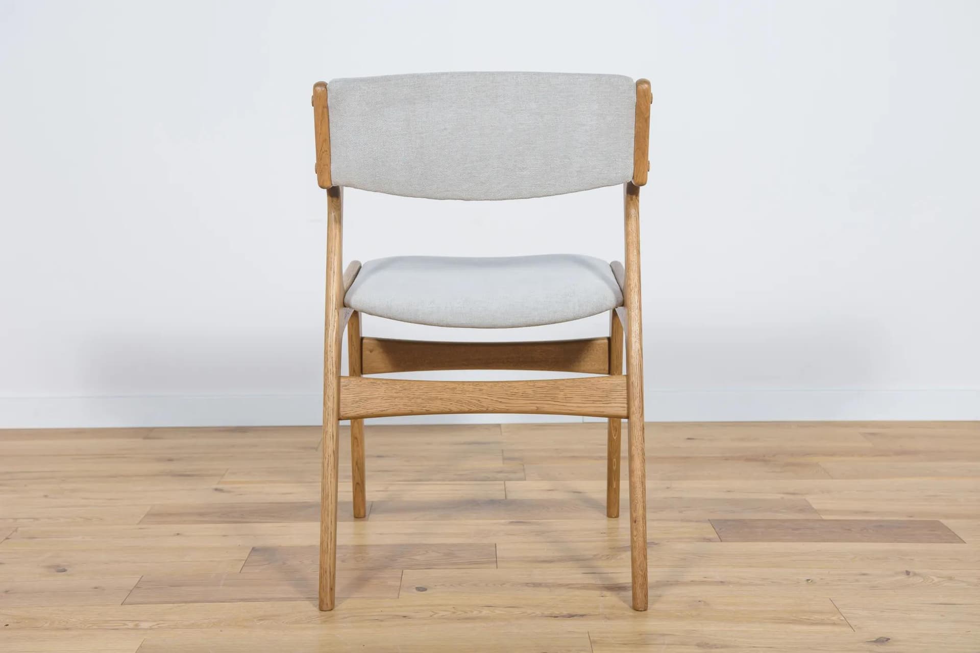 Komplet czterech krzeseł, dąb brązowy, wełna szara, Nova Mobler, Dania, lata 60. - 72624