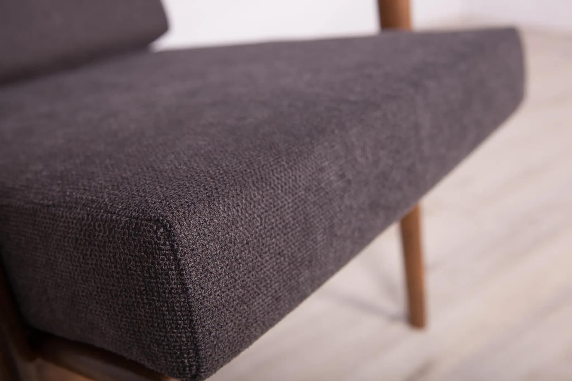 Fotel 300-139, buk orzechowy, tkanina szara, Swarzędzka Fabryka Mebli, Polska, lata 60. - 72544