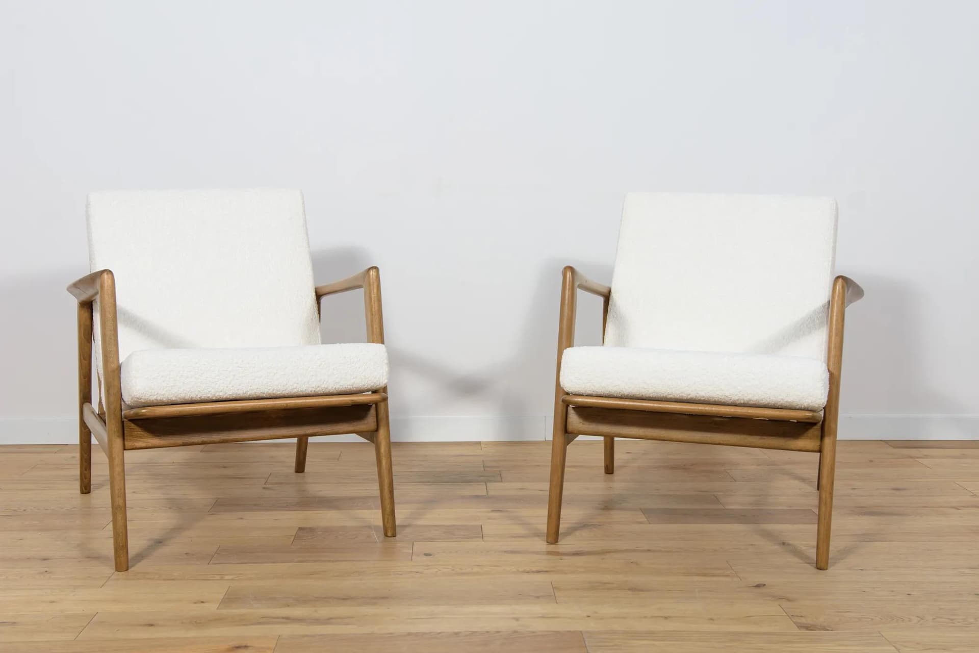 Pair of armchairs 300-139, white boucle, walnut beech, Swarzędzka Fabryka Mebli, Poland, 1960s. - 74192