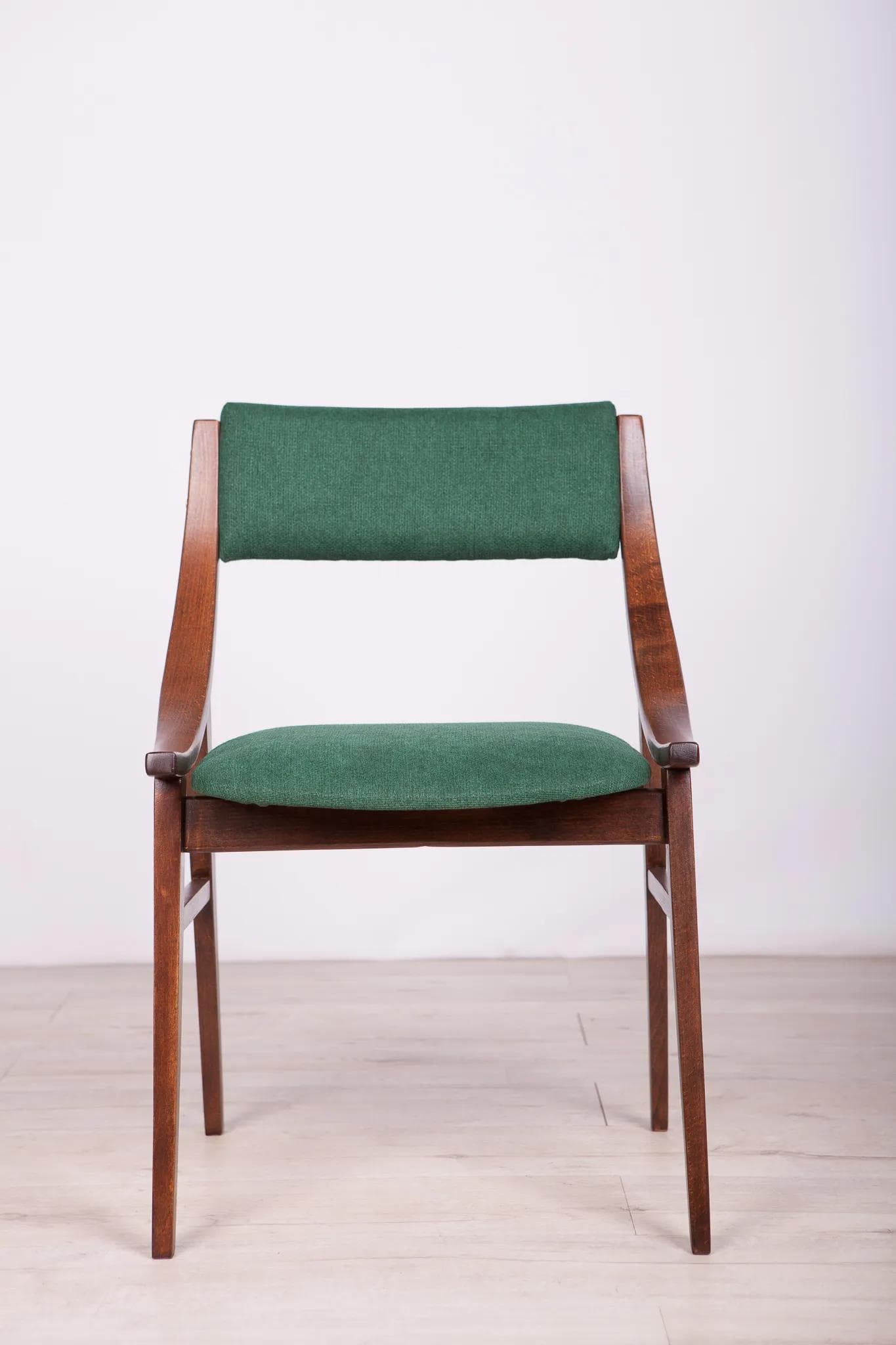 Komplet czterech krzeseł Skoczek, drewno brązowy, tkanina zielony, Zamojska Fabryka Mebli, Polska, lata 70. - 74090