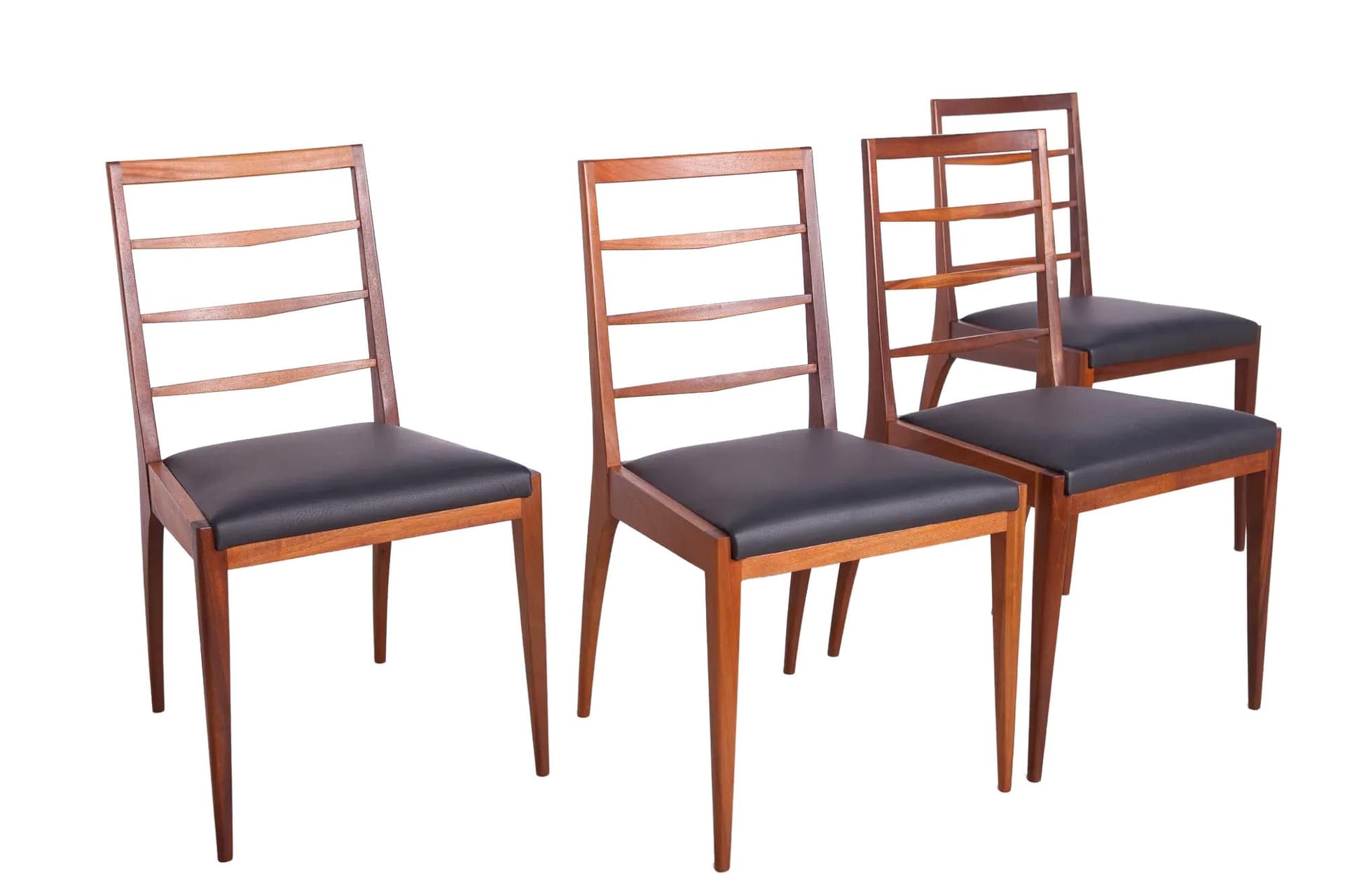 Komplet czterech krzeseł, drewno tekowe brązowe, skóra czarna, McIntosh, Wielka Brytania, lata 60.