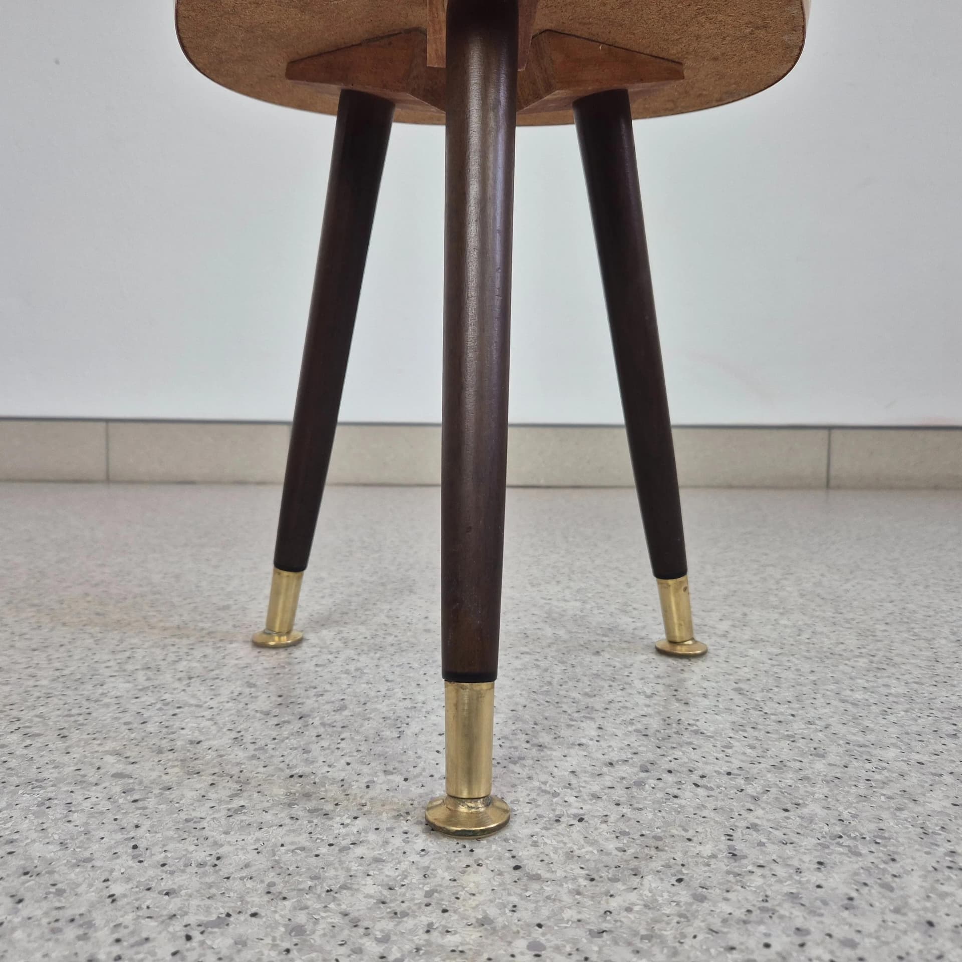 Kwietnik Rockabilly, szkło czarne, drewno, Niemcy, lata 60. - 73616