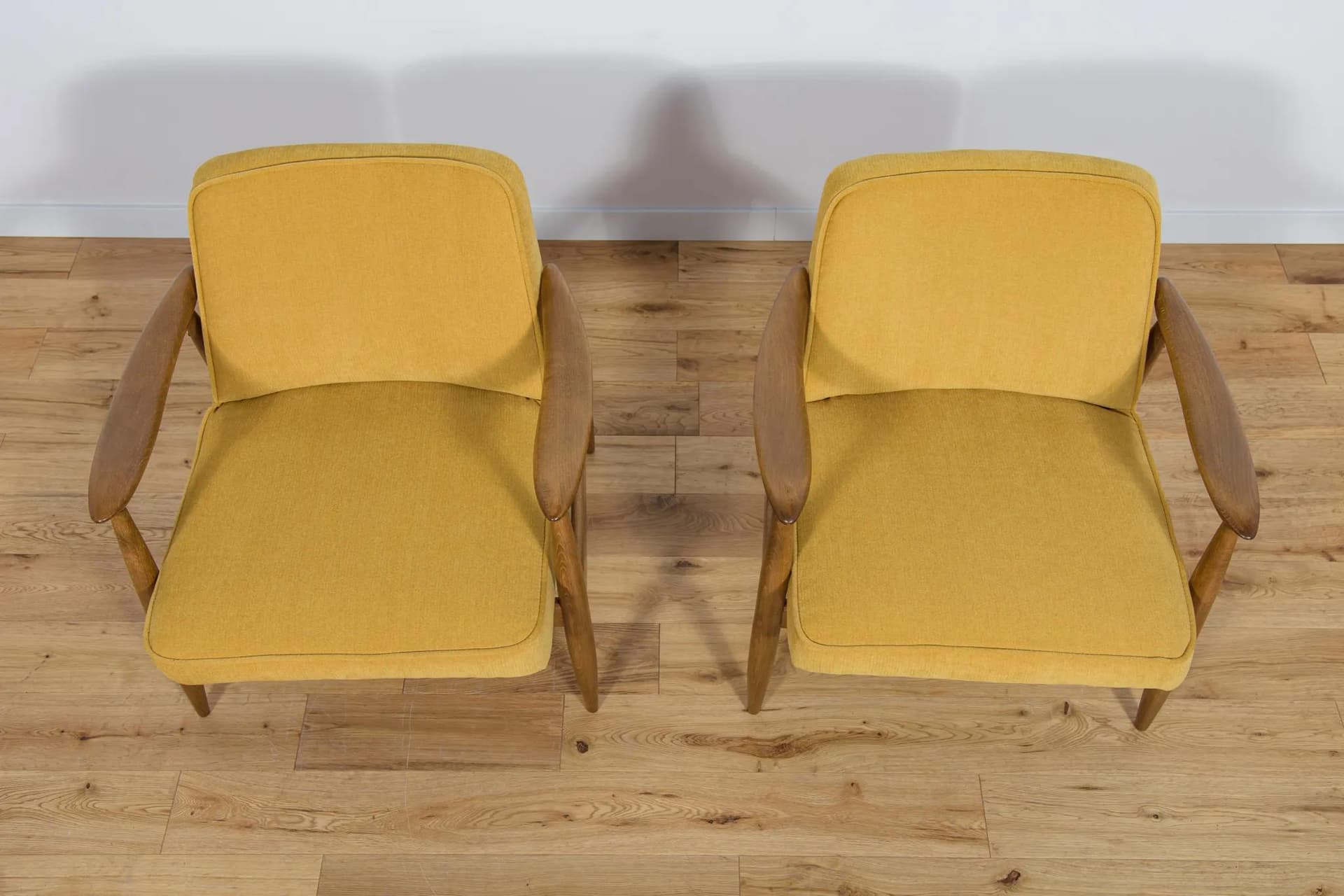 Para foteli GFM-87, żółty, dąb, proj. J. Kędziorek, Polska, lata 70. - 73988