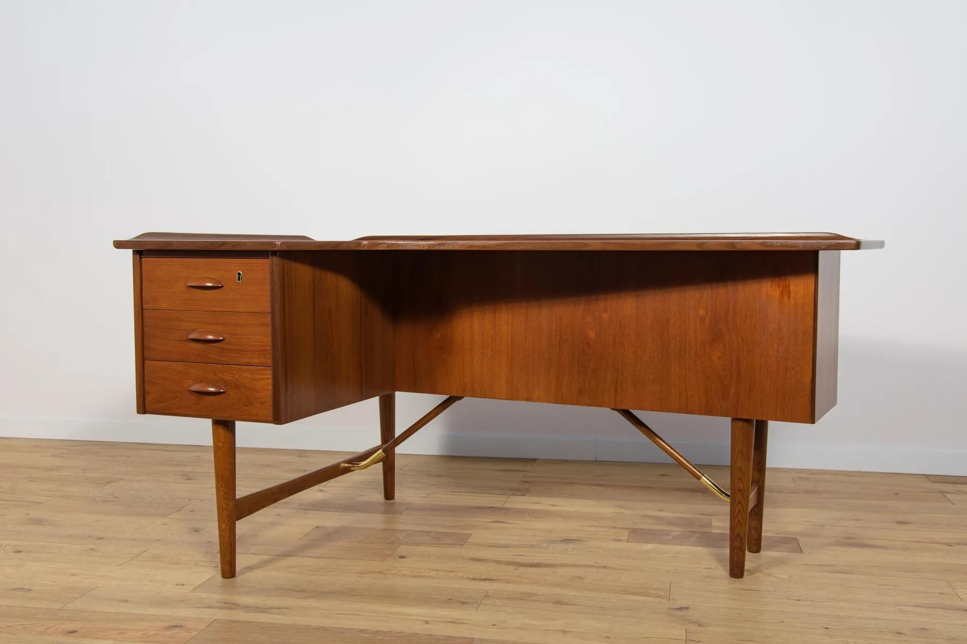 Desk Boomerang, brown teak, by P. Løvig Nielsen, Denmark, 1970s. - 73941