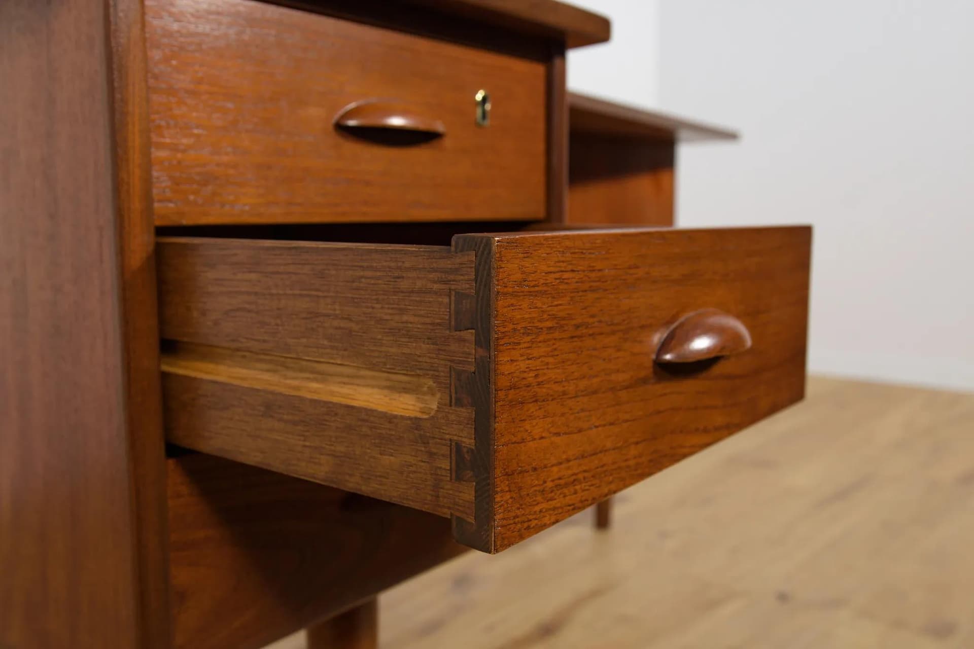 Desk Boomerang, brown teak, by P. Løvig Nielsen, Denmark, 1970s. - 73943