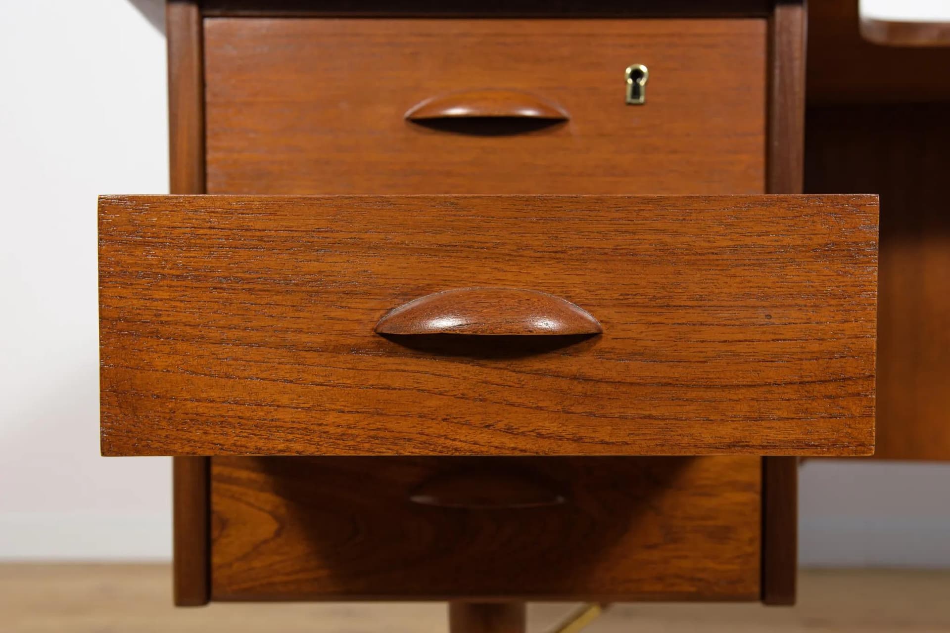 Desk Boomerang, brown teak, by P. Løvig Nielsen, Denmark, 1970s. - 73942