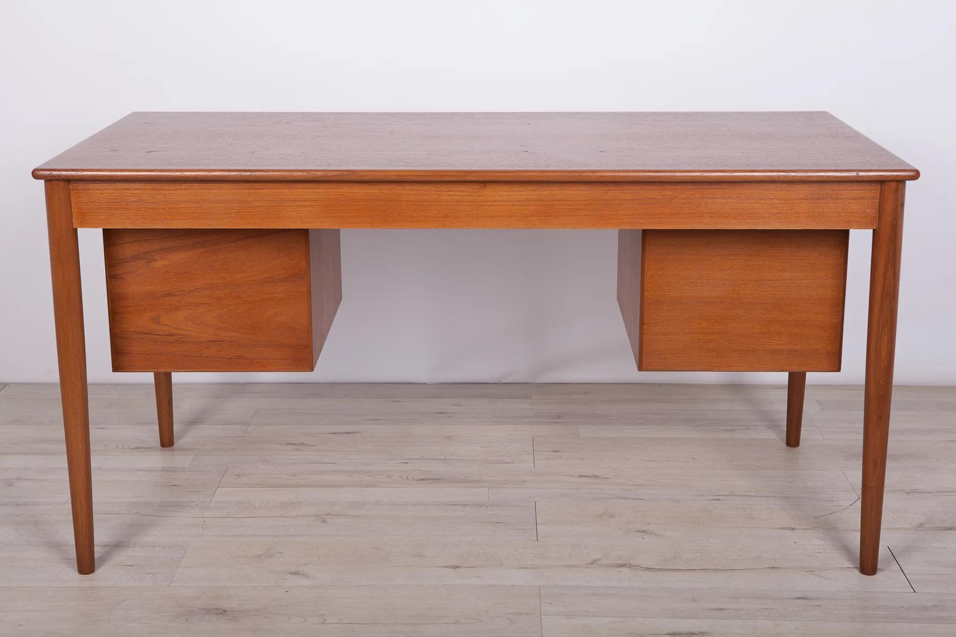 Desk, brown teak, by B. Mogensen, Søborg Møbelfabrik, Denmark, 1960s. - 73787