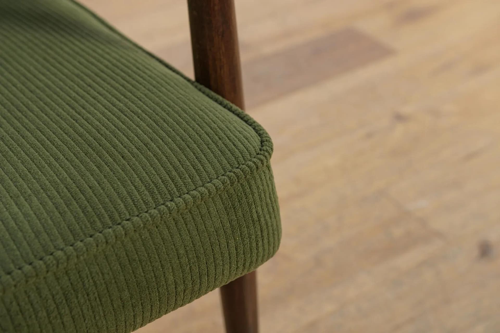 Fotel Typ 300-192, sztruks oliwkowy, buk brązowy, proj. J. Kędziorek, Polska, lata 70. - 73782