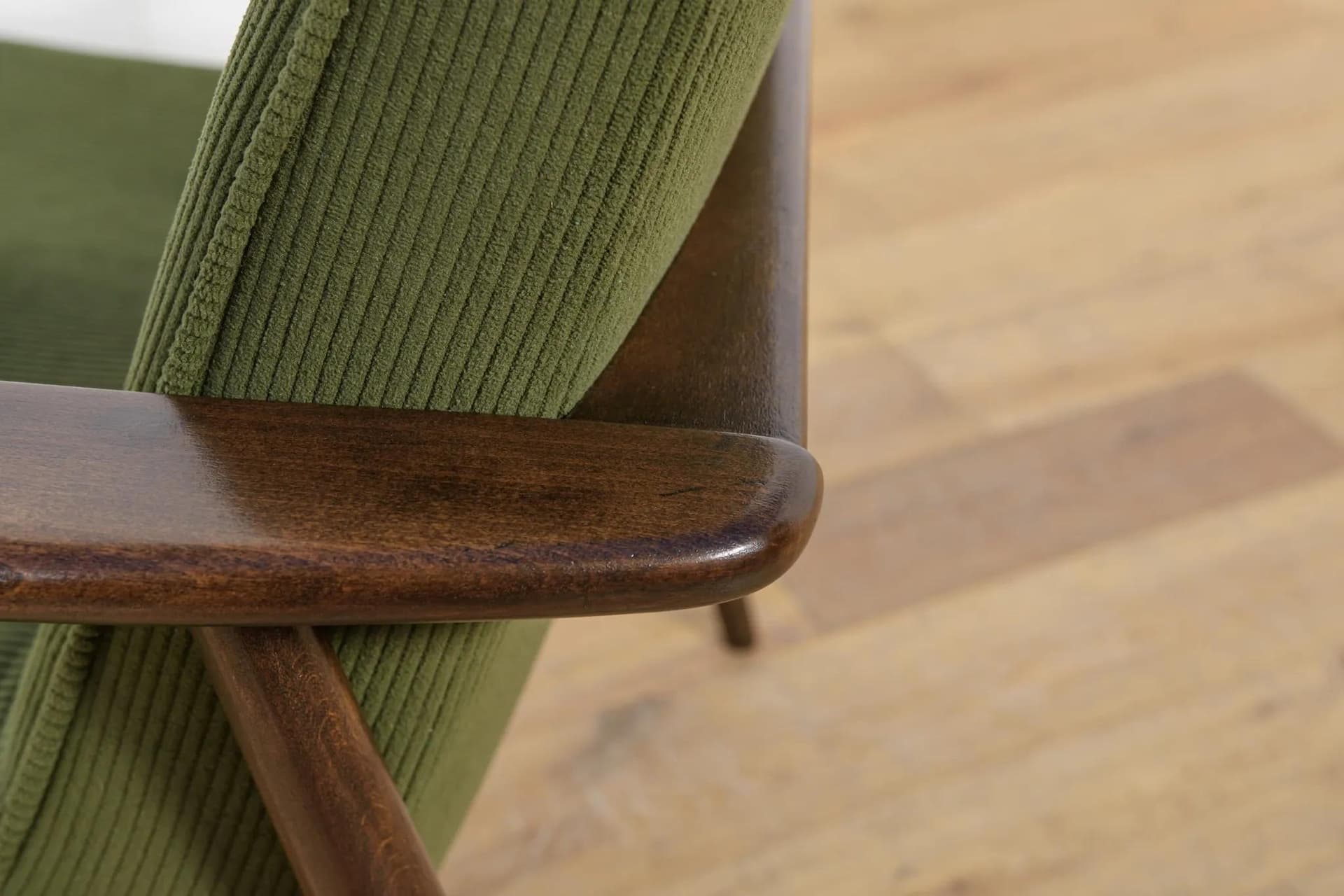 Fotel Typ 300-192, sztruks oliwkowy, buk brązowy, proj. J. Kędziorek, Polska, lata 70. - 73784