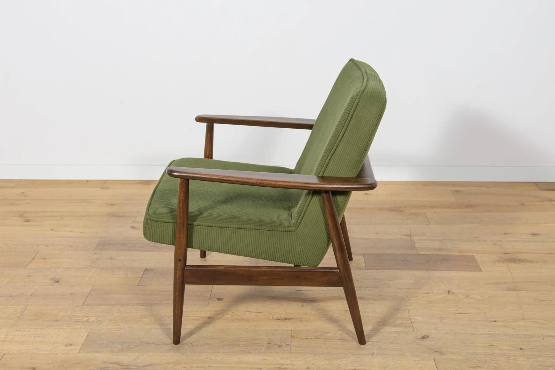 Fotel Typ 300-192, sztruks oliwkowy, buk brązowy, proj. J. Kędziorek, Polska, lata 70. - 73776