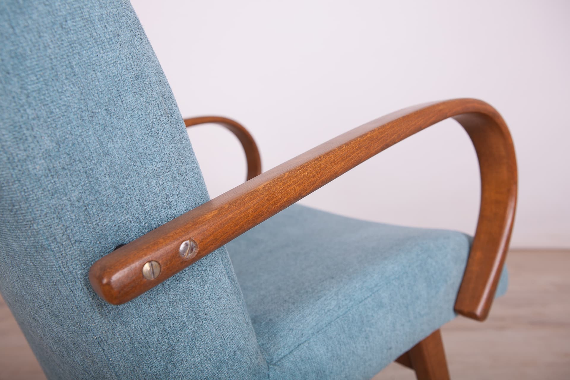 Para foteli Model 53, buk, tkanina błękitna, proj. J. Šmidek, TON, Czechosłowacja, lata 60. - 73715