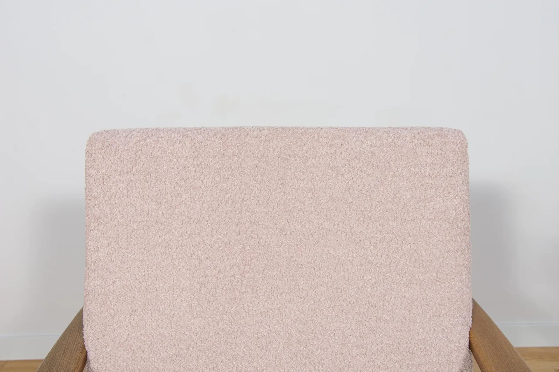 Fotel, buk brązowy, boucle różowy, TON, Czechosłowacja, lata 60. - 73673