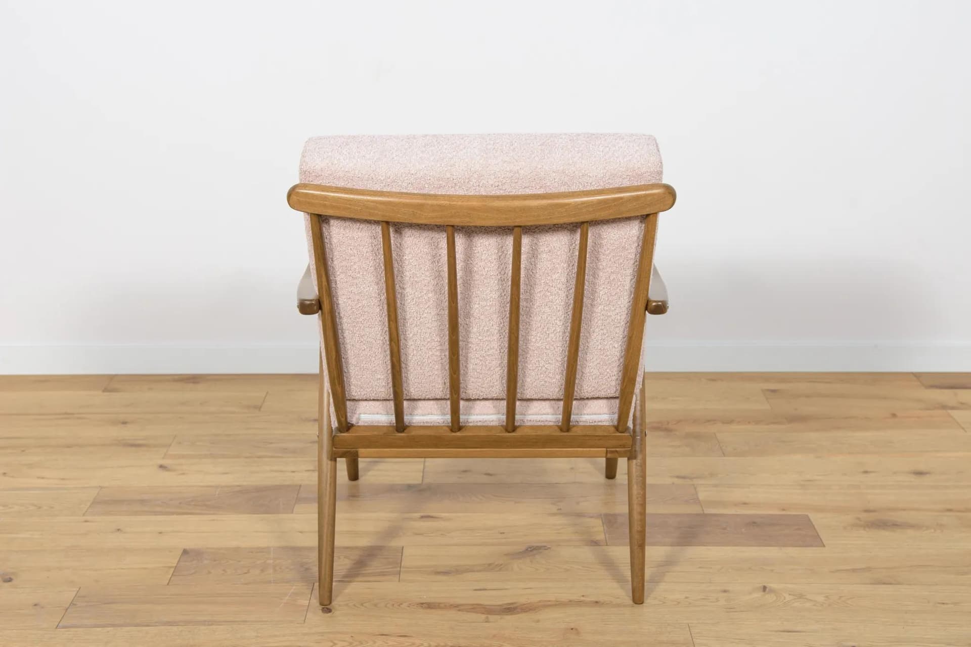 Fotel, buk brązowy, boucle różowy, TON, Czechosłowacja, lata 60. - 73670